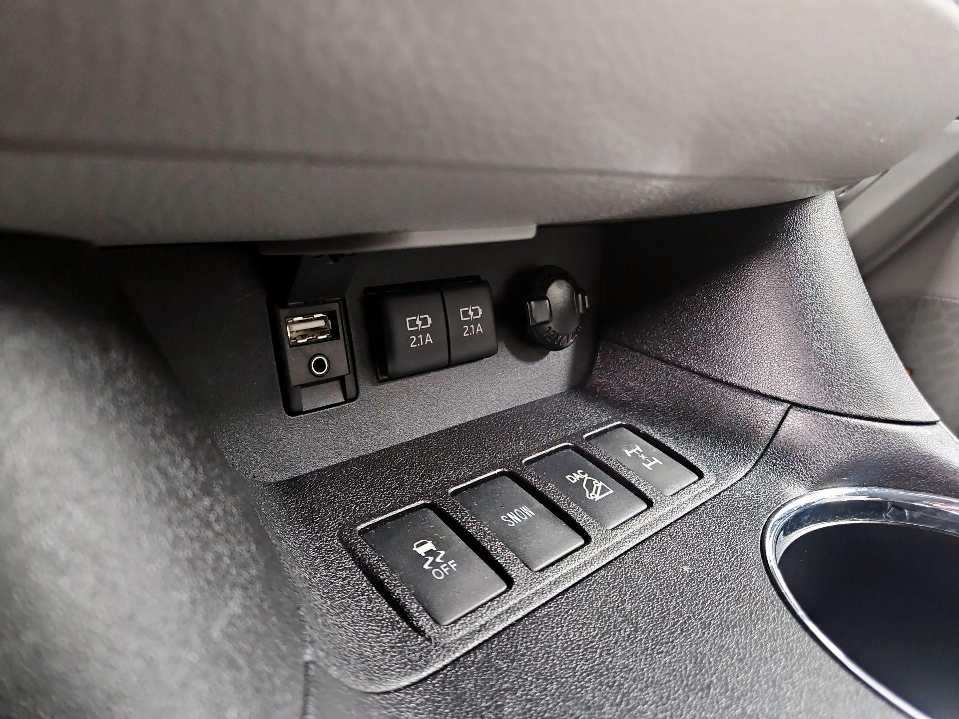 Thumbnail: 2018 Toyota Highlander - 18