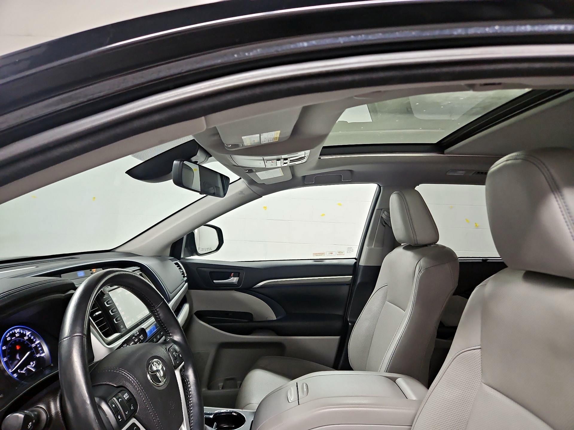 Thumbnail: 2018 Toyota Highlander - 19