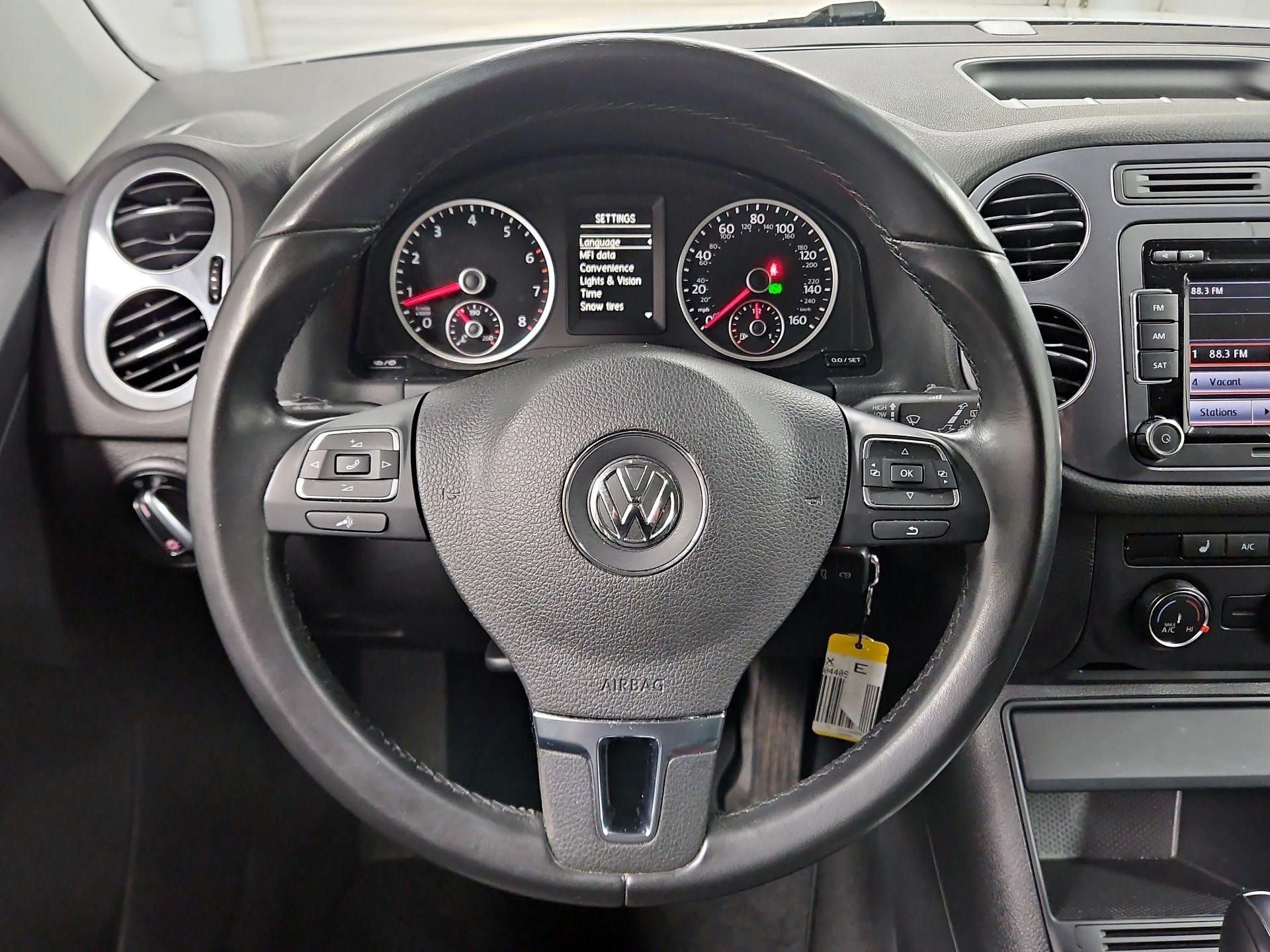 Thumbnail: 2015 Volkswagen Tiguan - 10