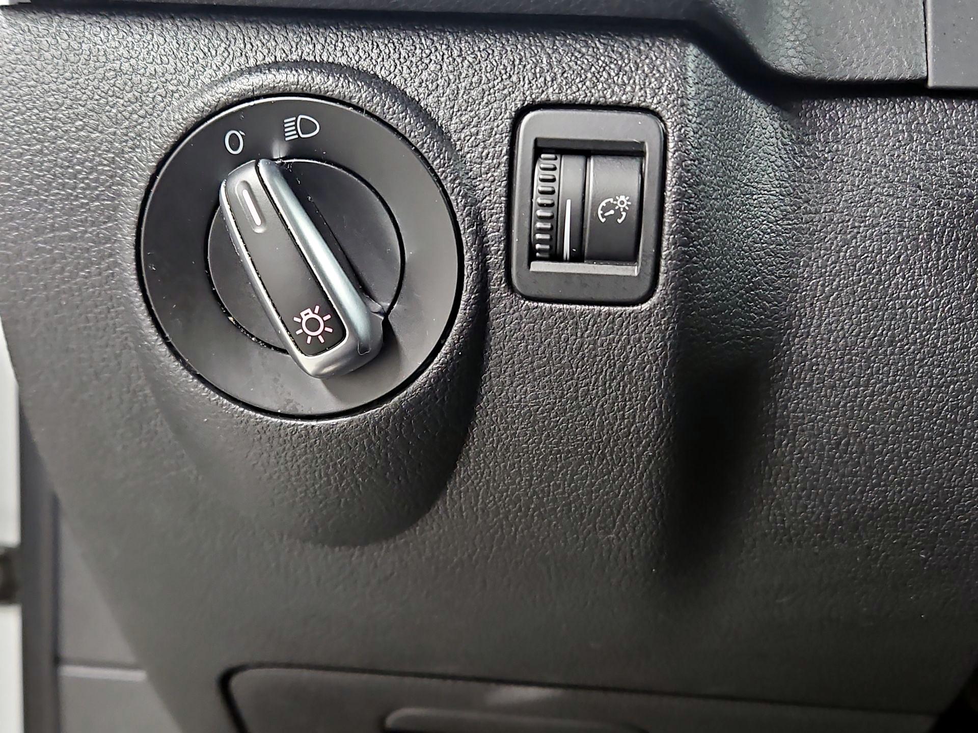 Thumbnail: 2015 Volkswagen Tiguan - 13