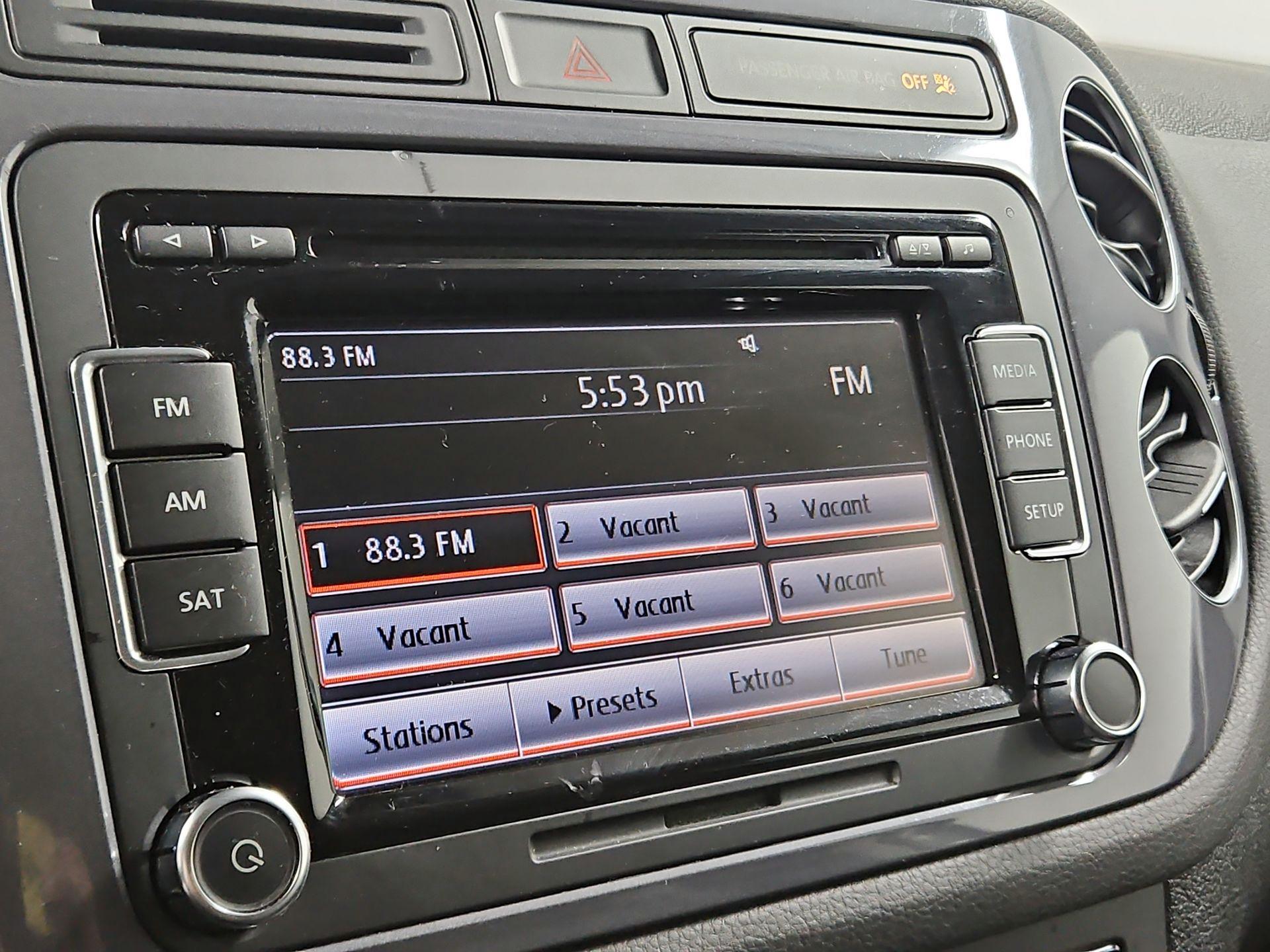 Thumbnail: 2015 Volkswagen Tiguan - 15