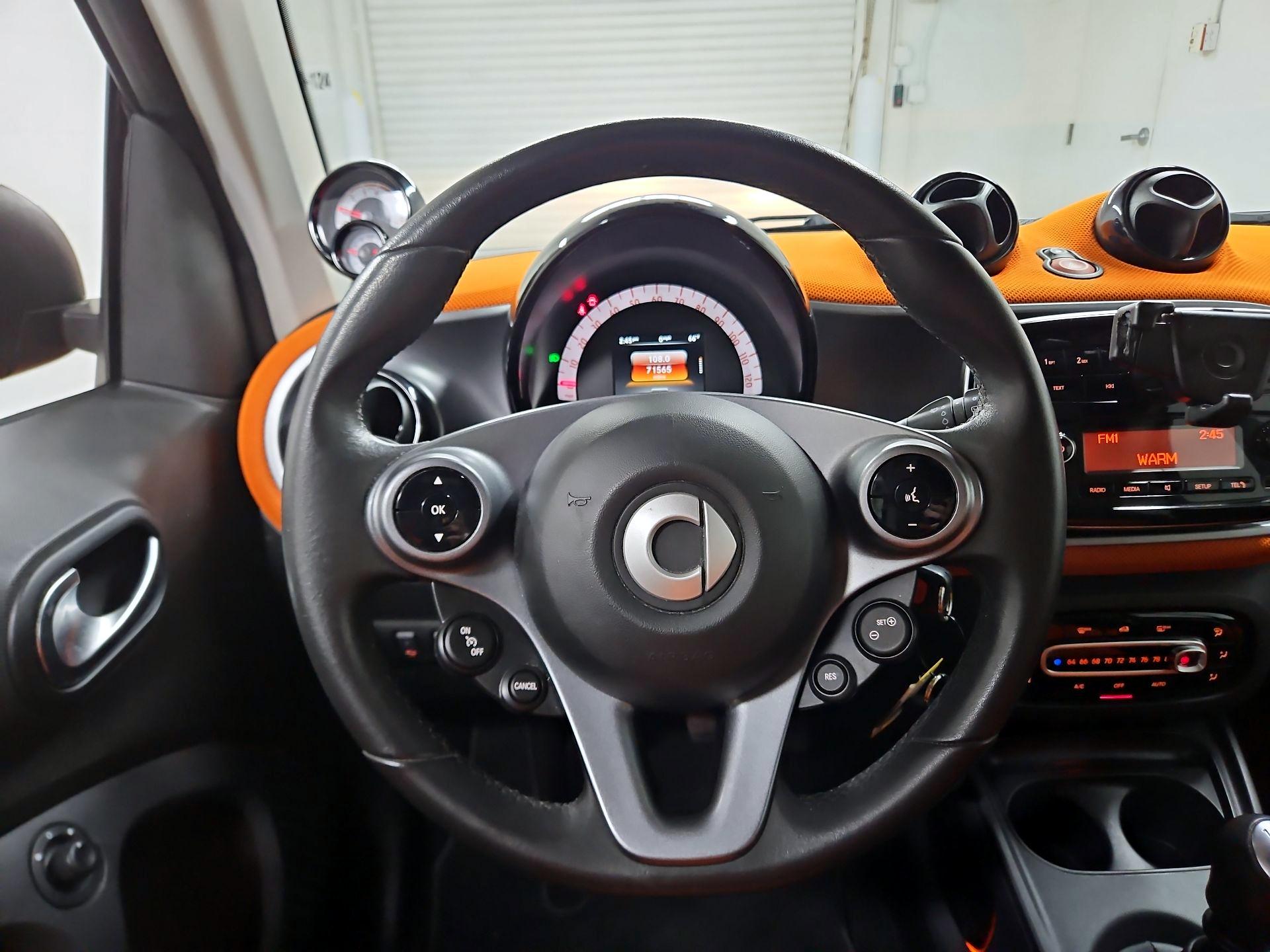 Thumbnail: 2016 smart fortwo - 10