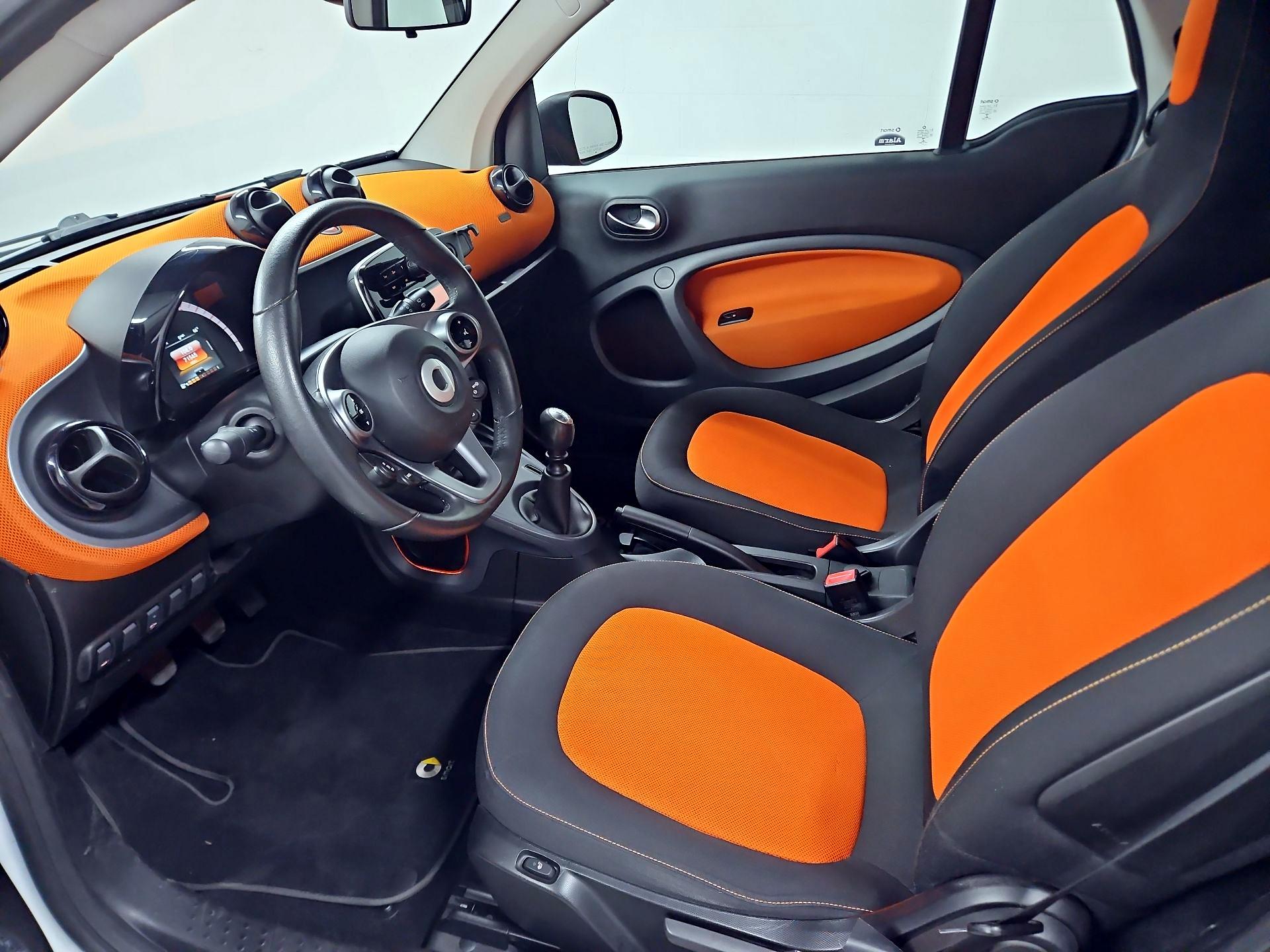 Thumbnail: 2016 smart fortwo - 11