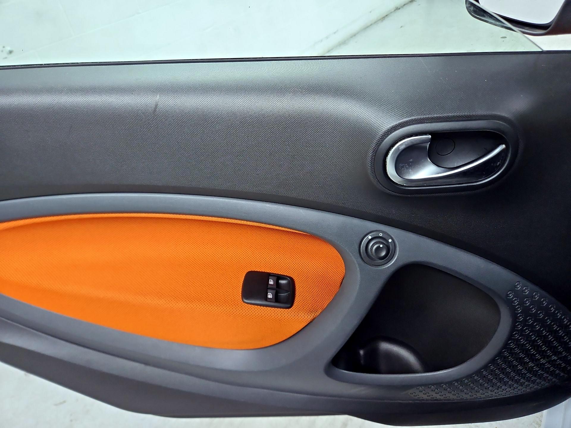 Thumbnail: 2016 smart fortwo - 12