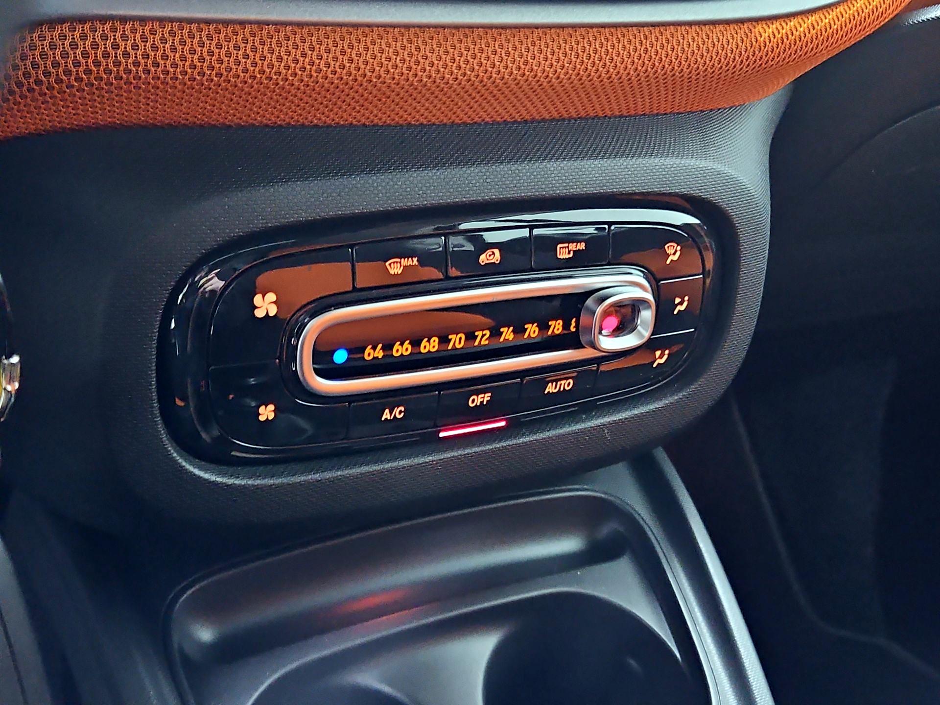 Thumbnail: 2016 smart fortwo - 15