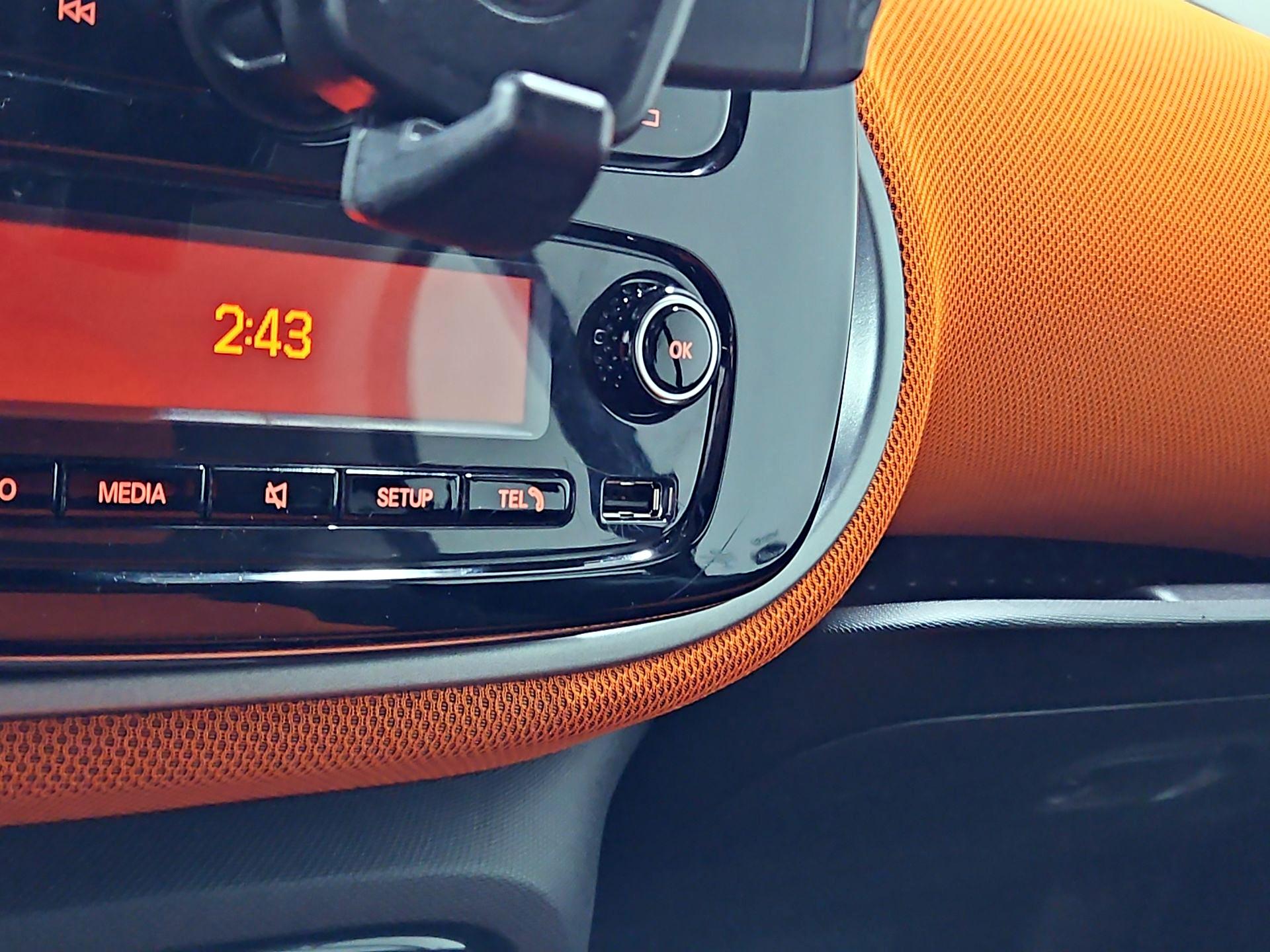 Thumbnail: 2016 smart fortwo - 17