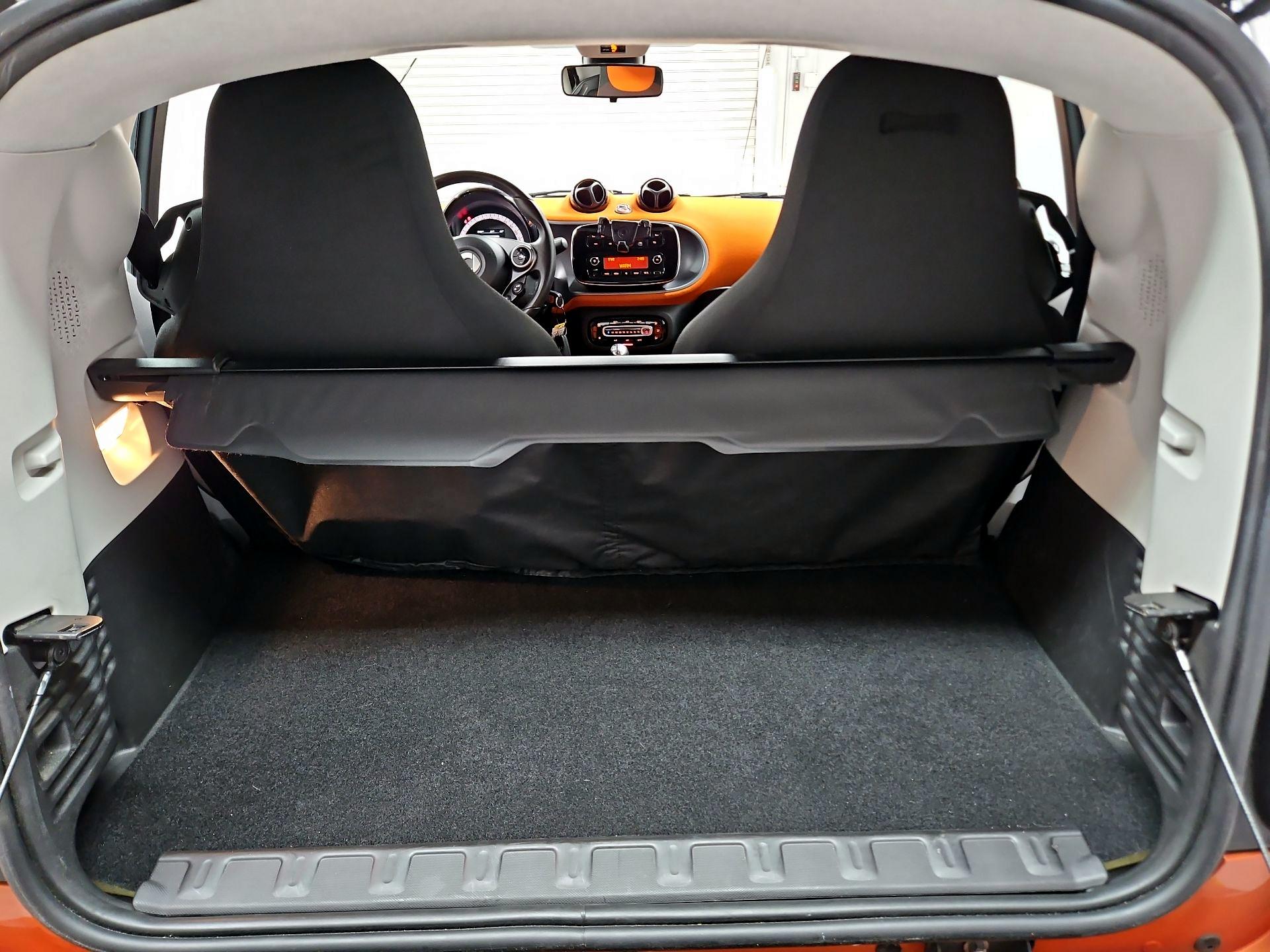 Thumbnail: 2016 smart fortwo - 18