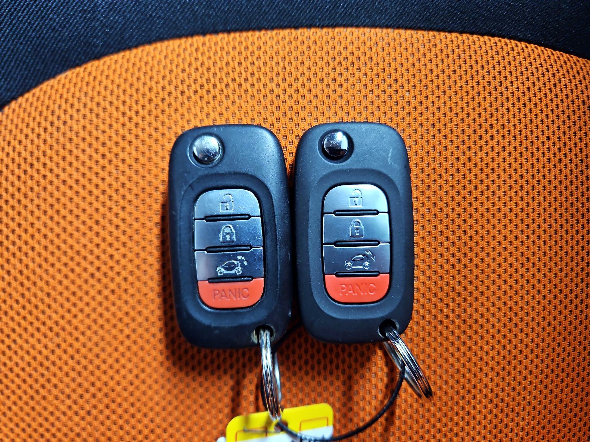 Thumbnail: 2016 smart fortwo - 20