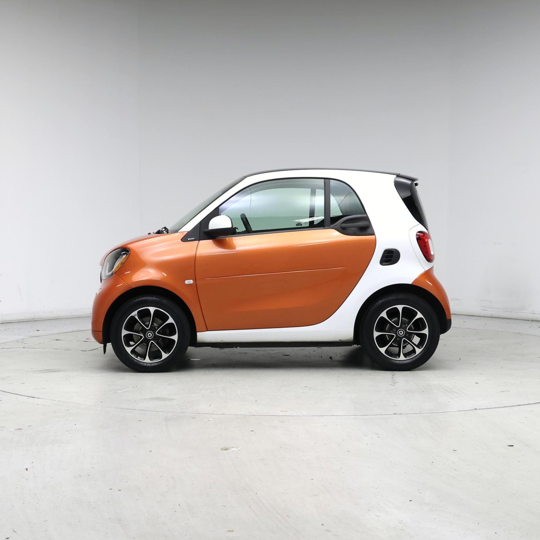 Thumbnail: 2016 smart fortwo - 3