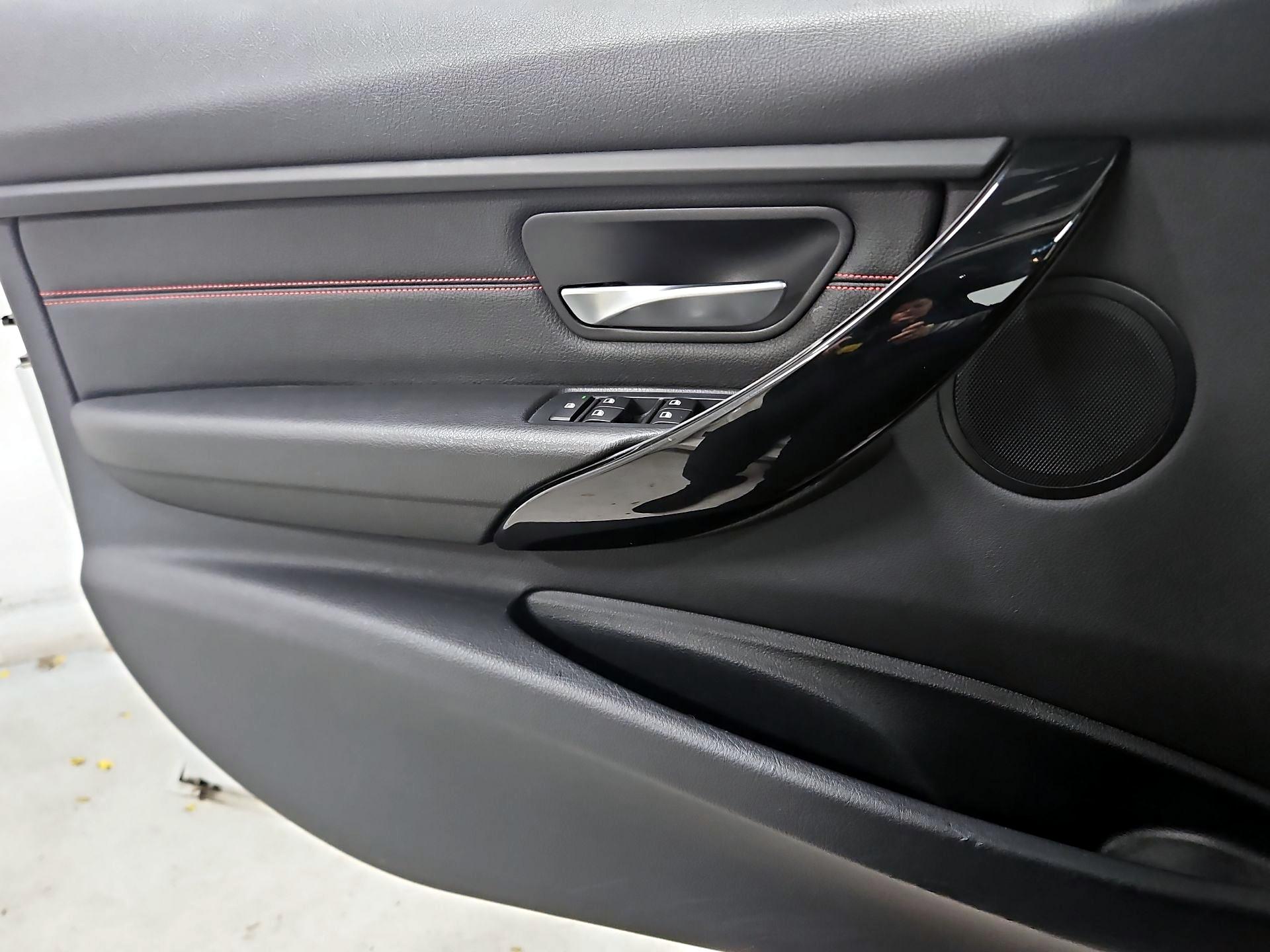 Thumbnail: 2015 BMW 3 Series - 12