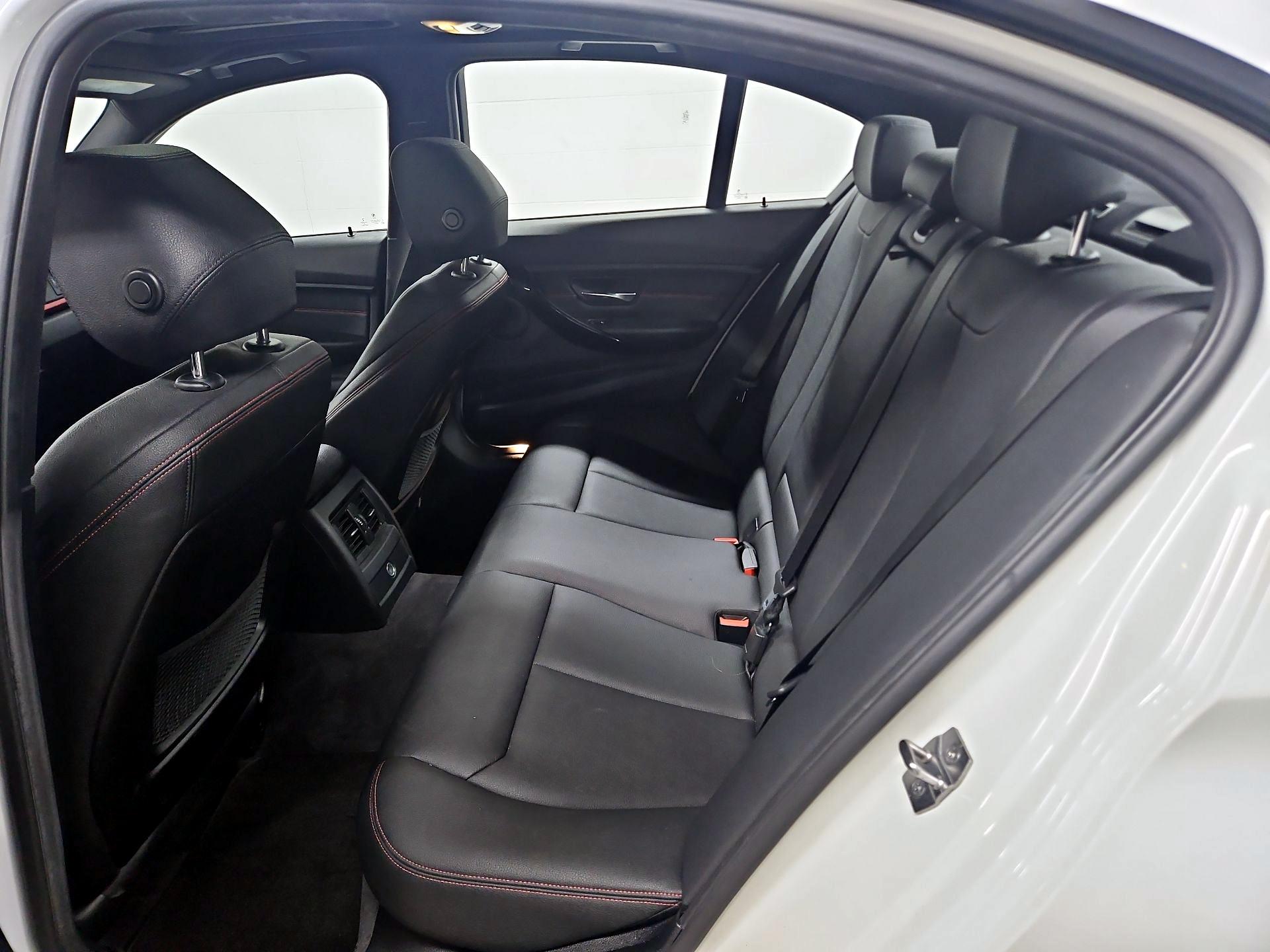 Thumbnail: 2015 BMW 3 Series - 20