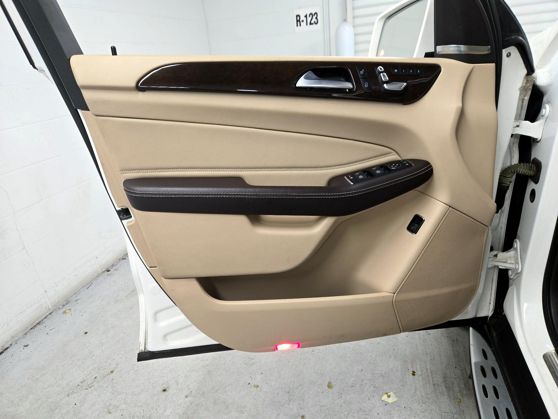 Thumbnail: 2017 Mercedes-Benz GLE - 12