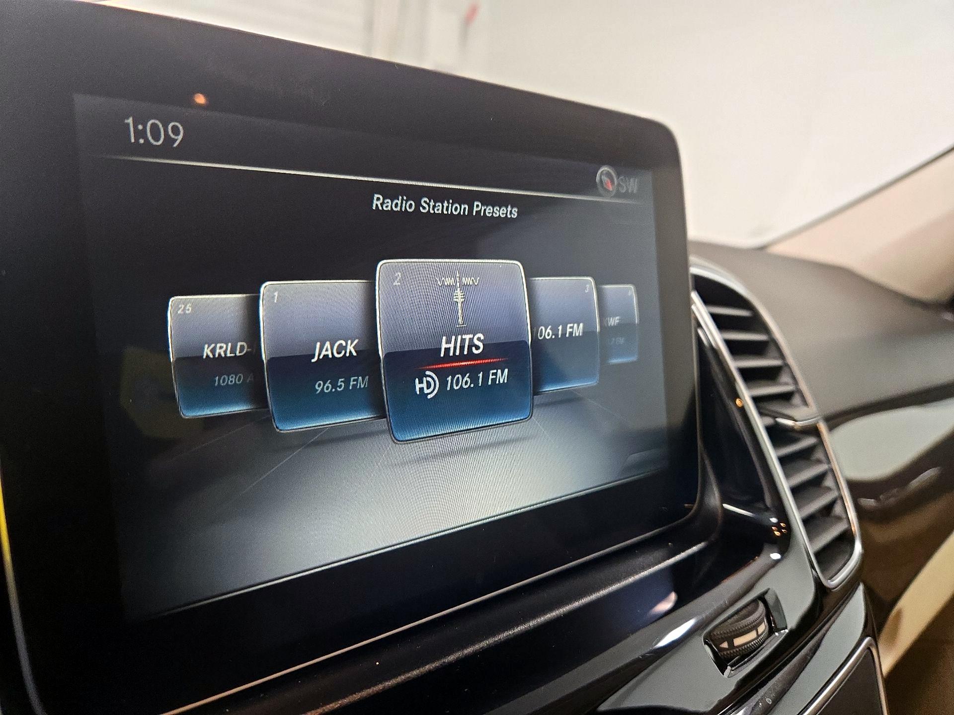 Thumbnail: 2017 Mercedes-Benz GLE - 16