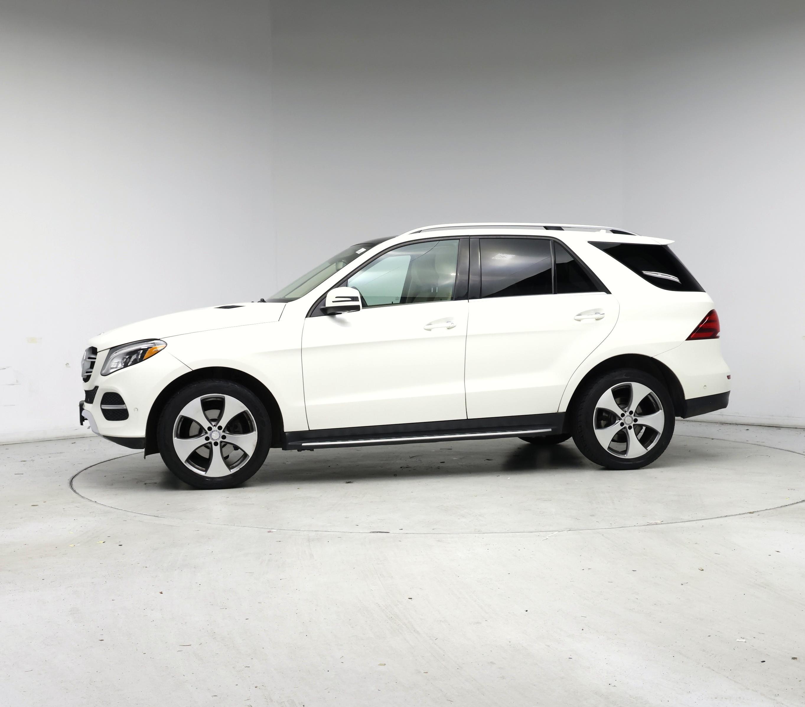 Thumbnail: 2017 Mercedes-Benz GLE - 3