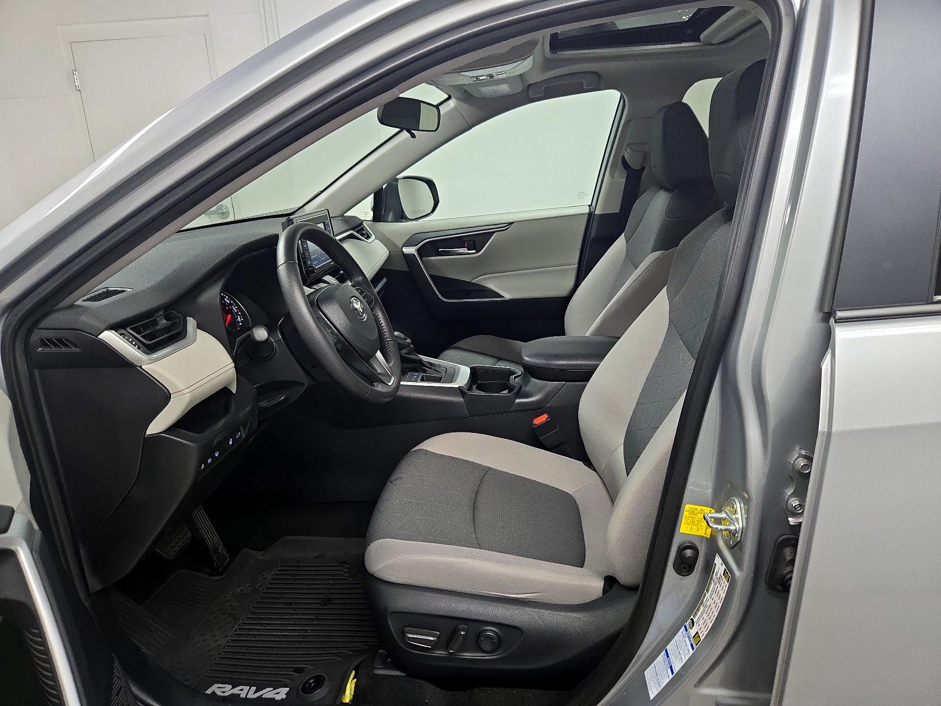 Thumbnail: 2021 Toyota RAV4 - 11