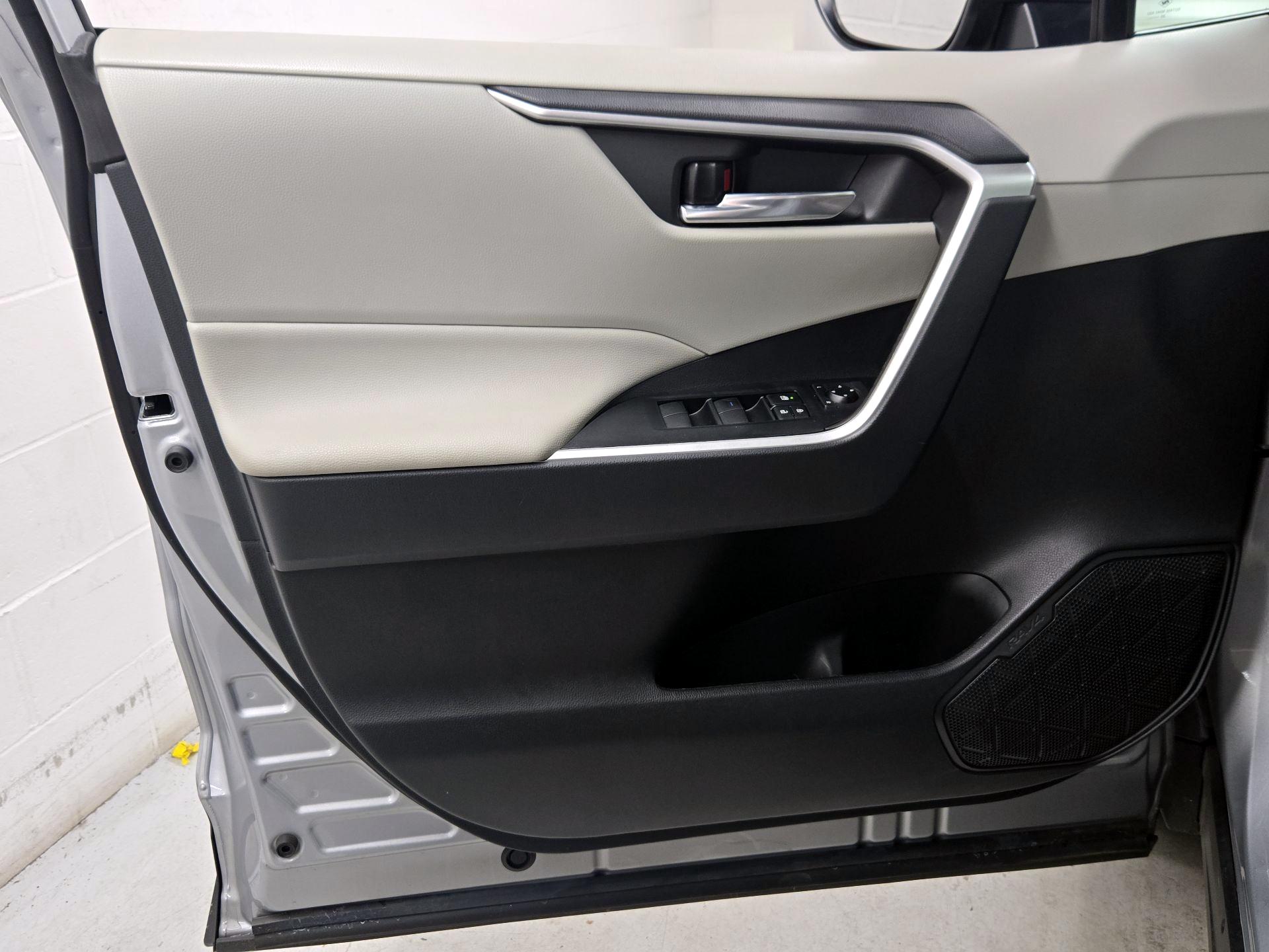 Thumbnail: 2021 Toyota RAV4 - 12