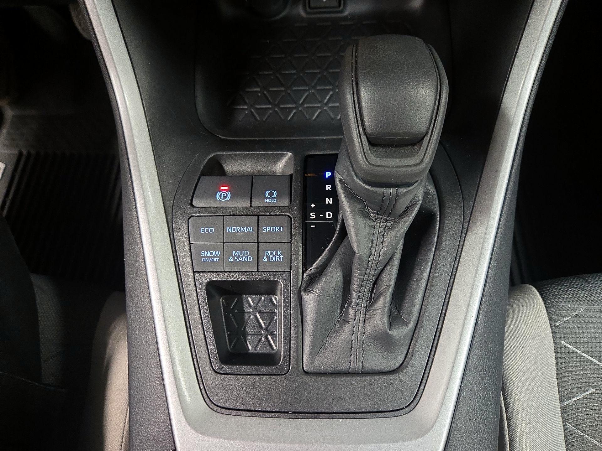 Thumbnail: 2021 Toyota RAV4 - 17