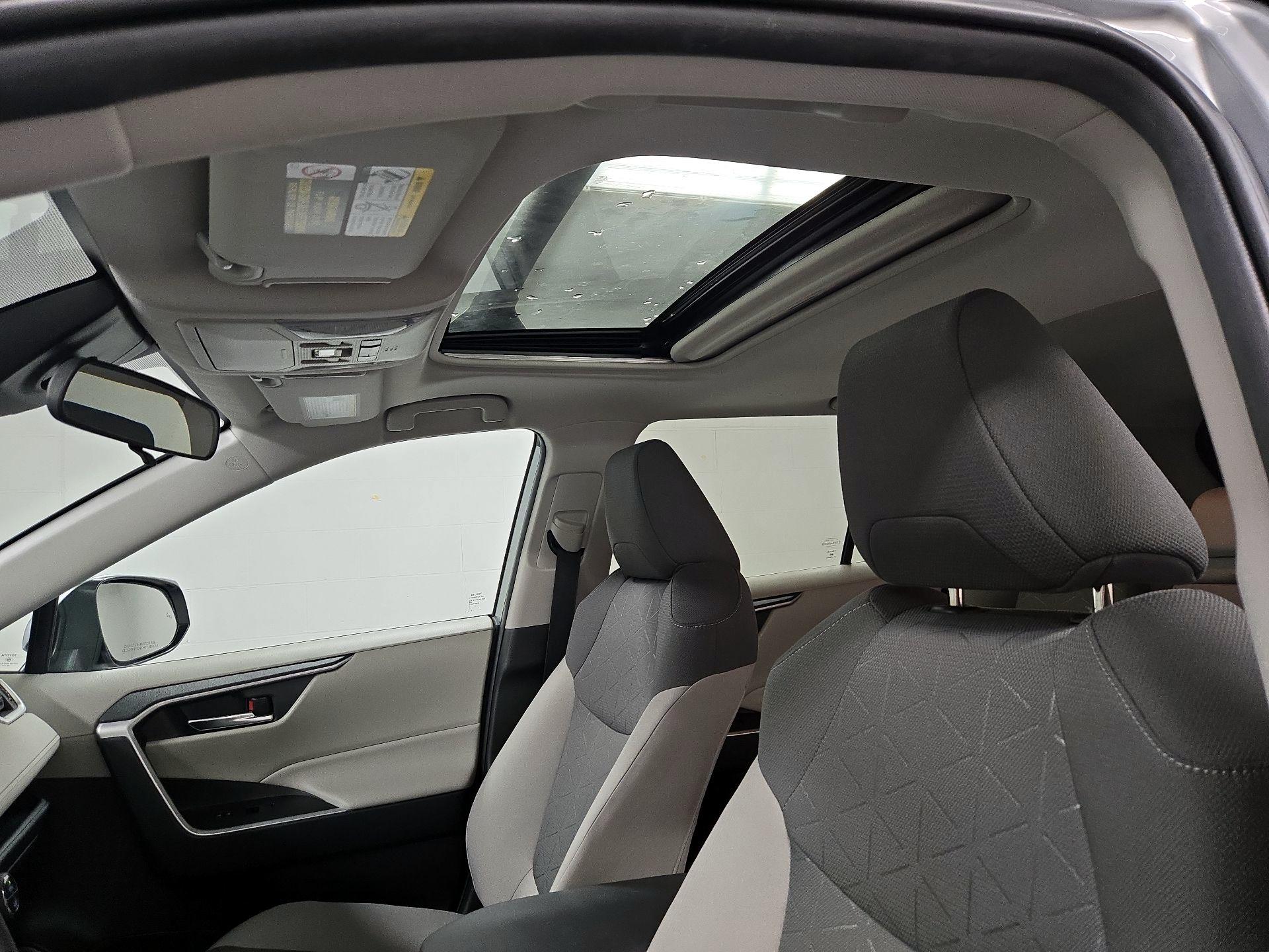 Thumbnail: 2021 Toyota RAV4 - 19