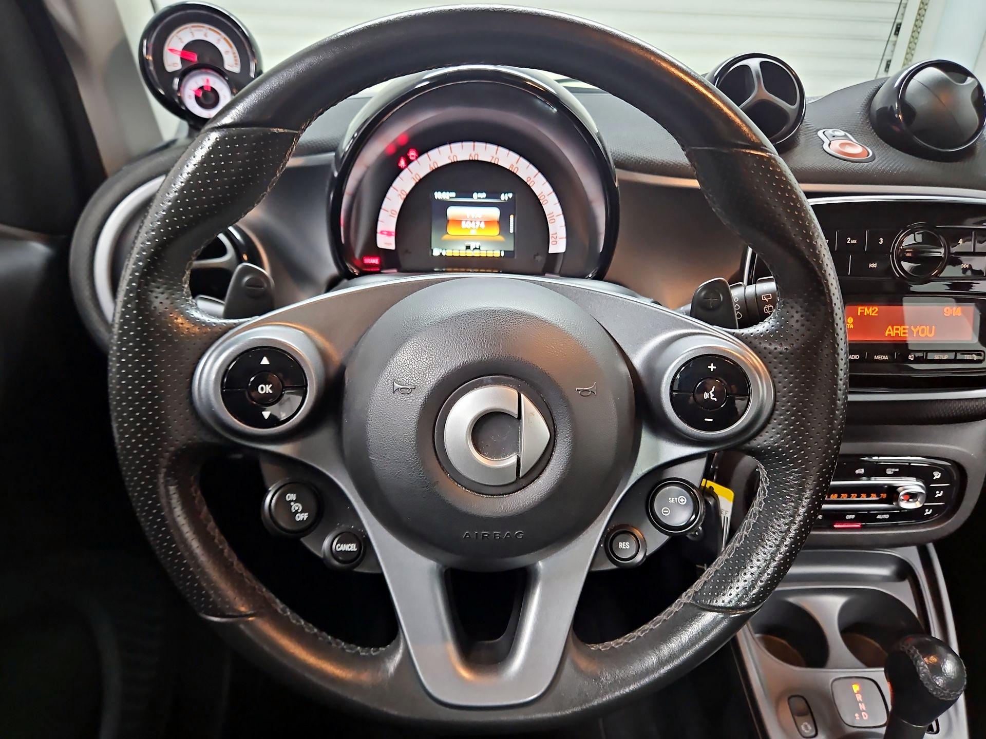 Thumbnail: 2016 smart fortwo - 10