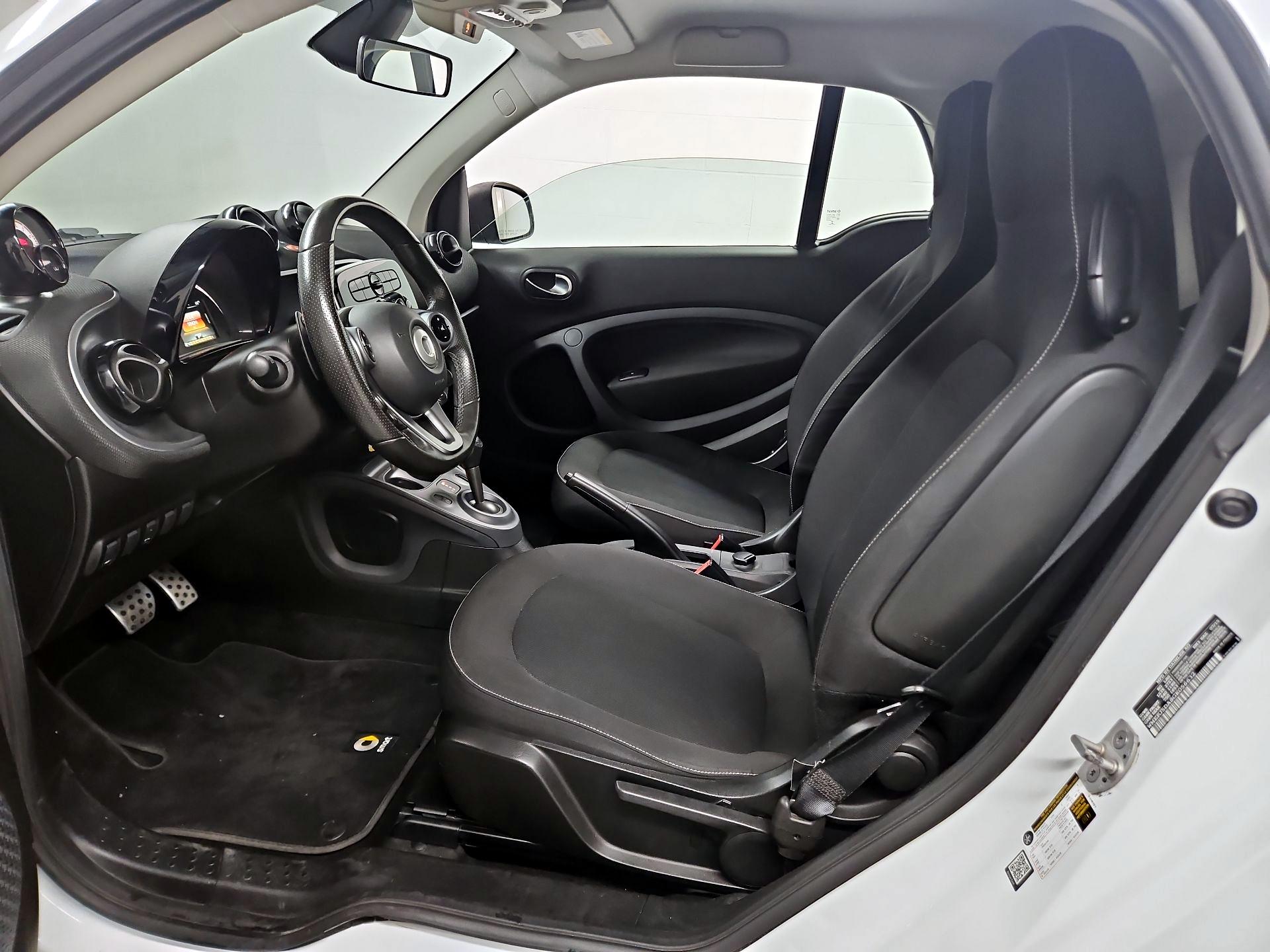 Thumbnail: 2016 smart fortwo - 11