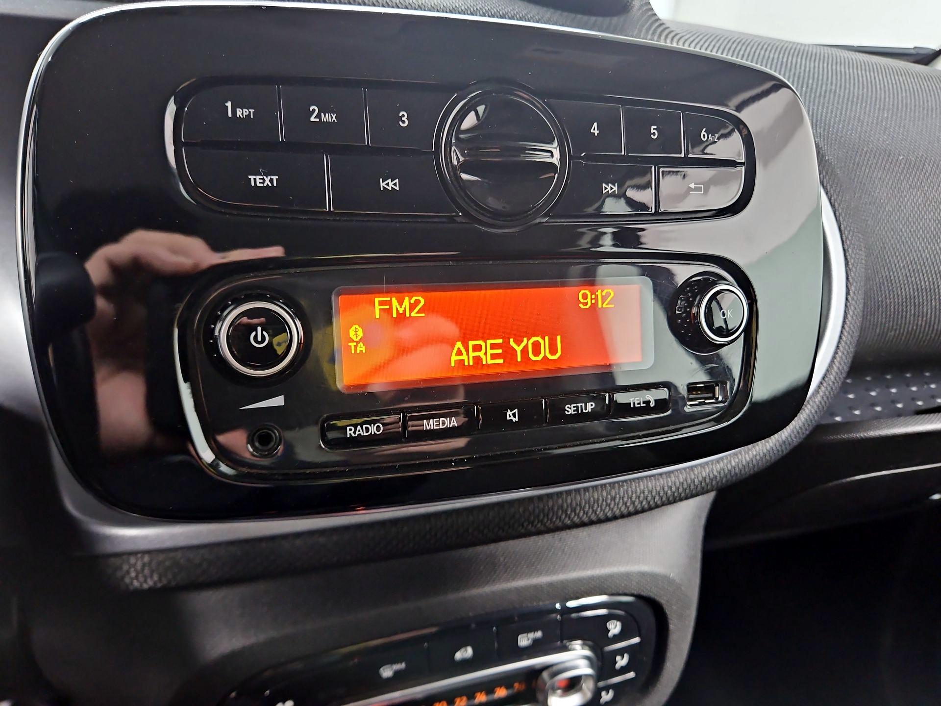 Thumbnail: 2016 smart fortwo - 14