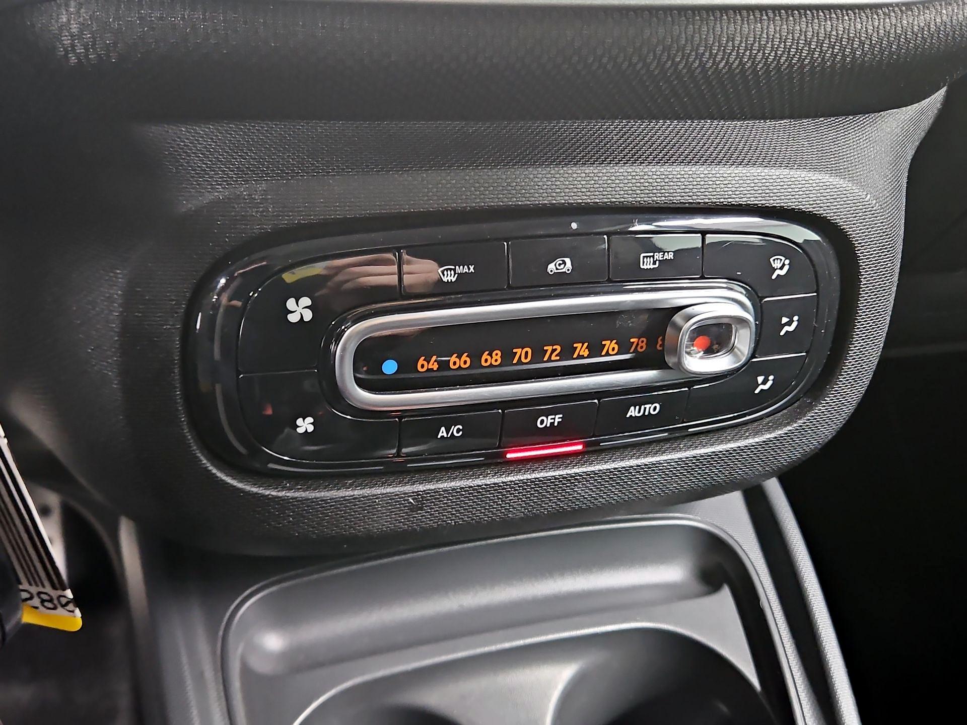 Thumbnail: 2016 smart fortwo - 15