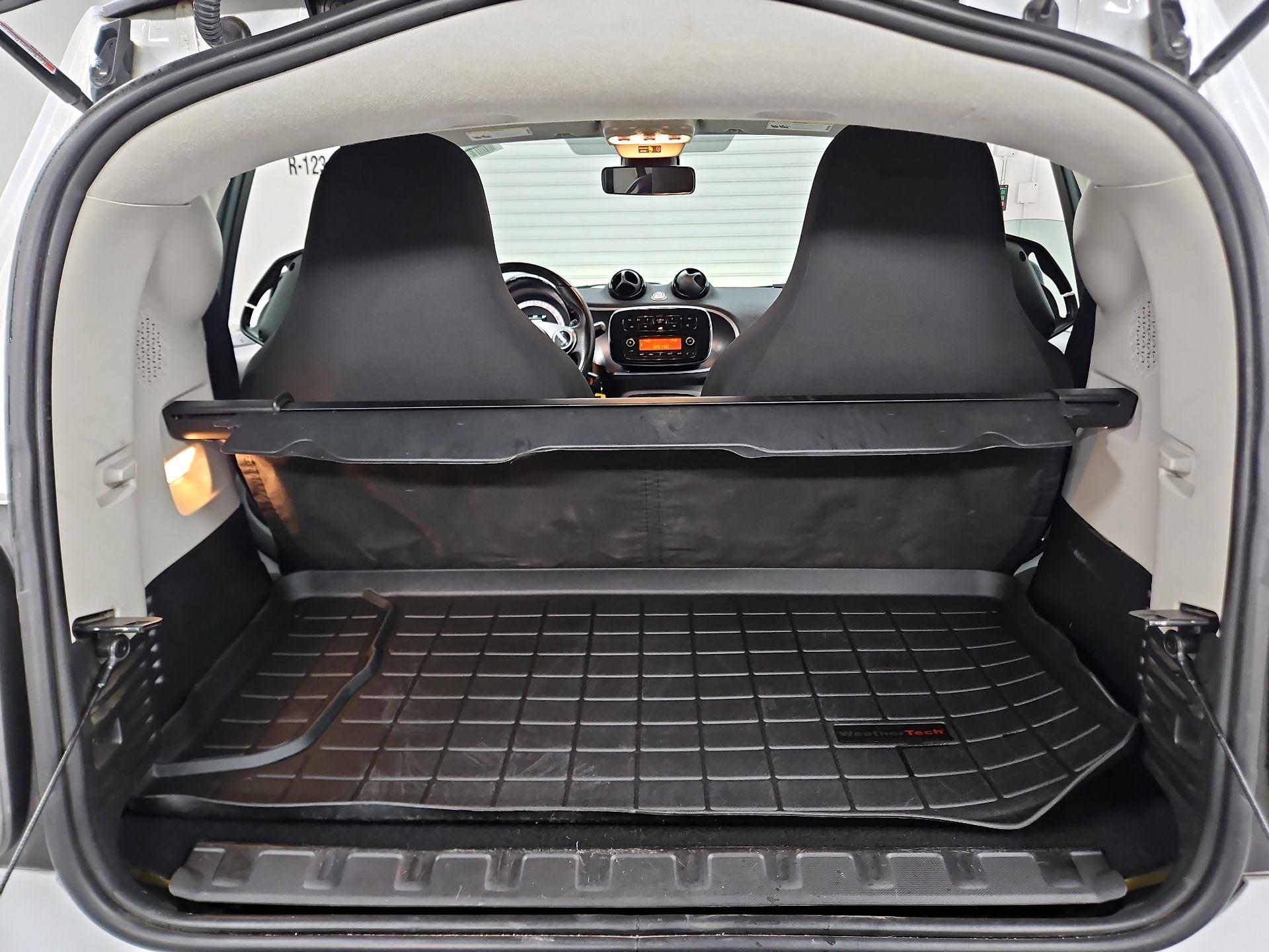 Thumbnail: 2016 smart fortwo - 18