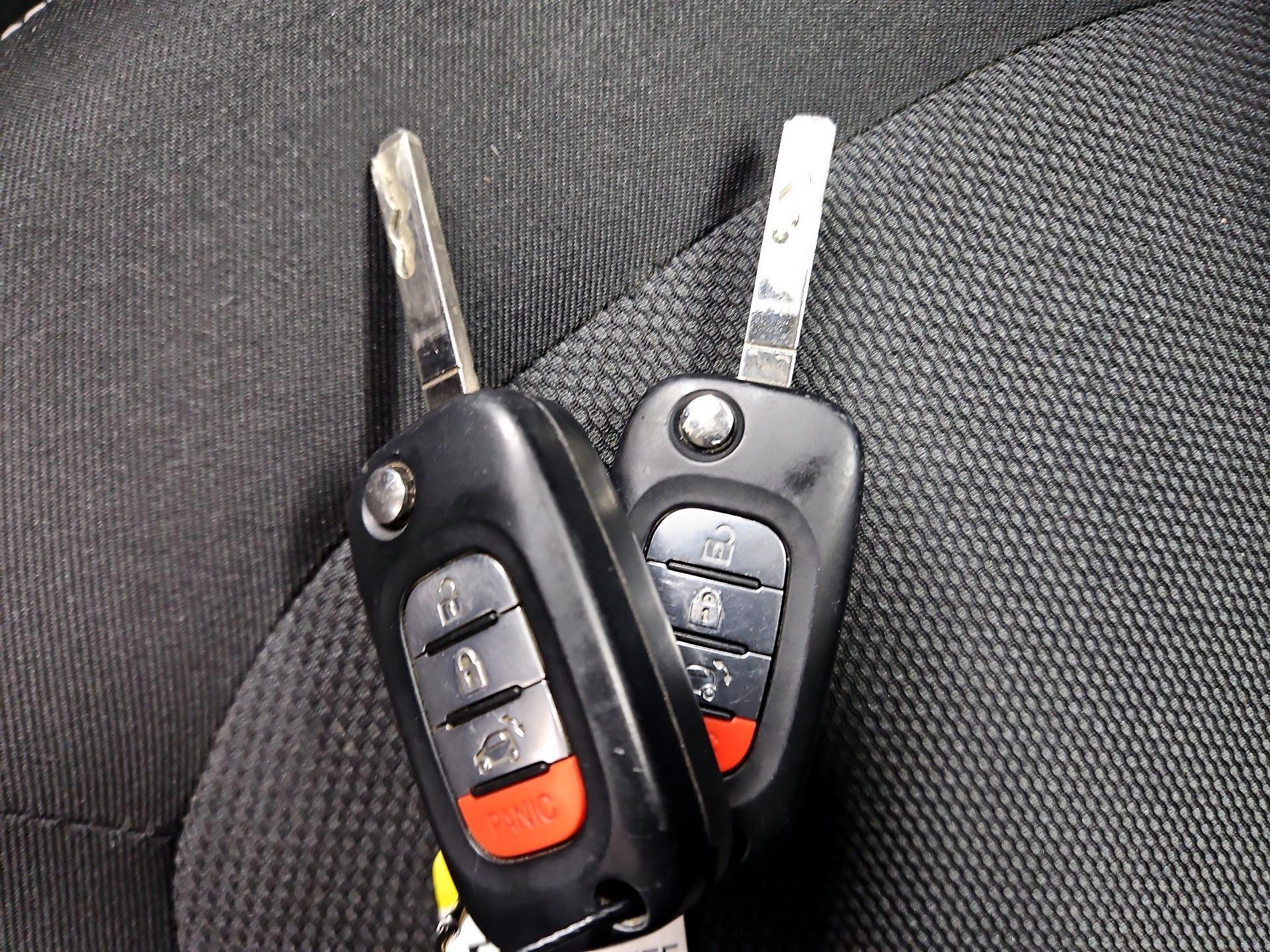 Thumbnail: 2016 smart fortwo - 20