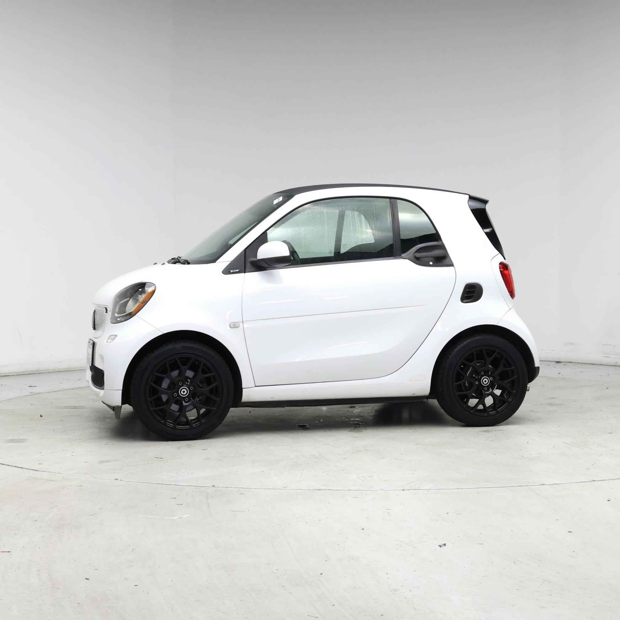 Thumbnail: 2016 smart fortwo - 3