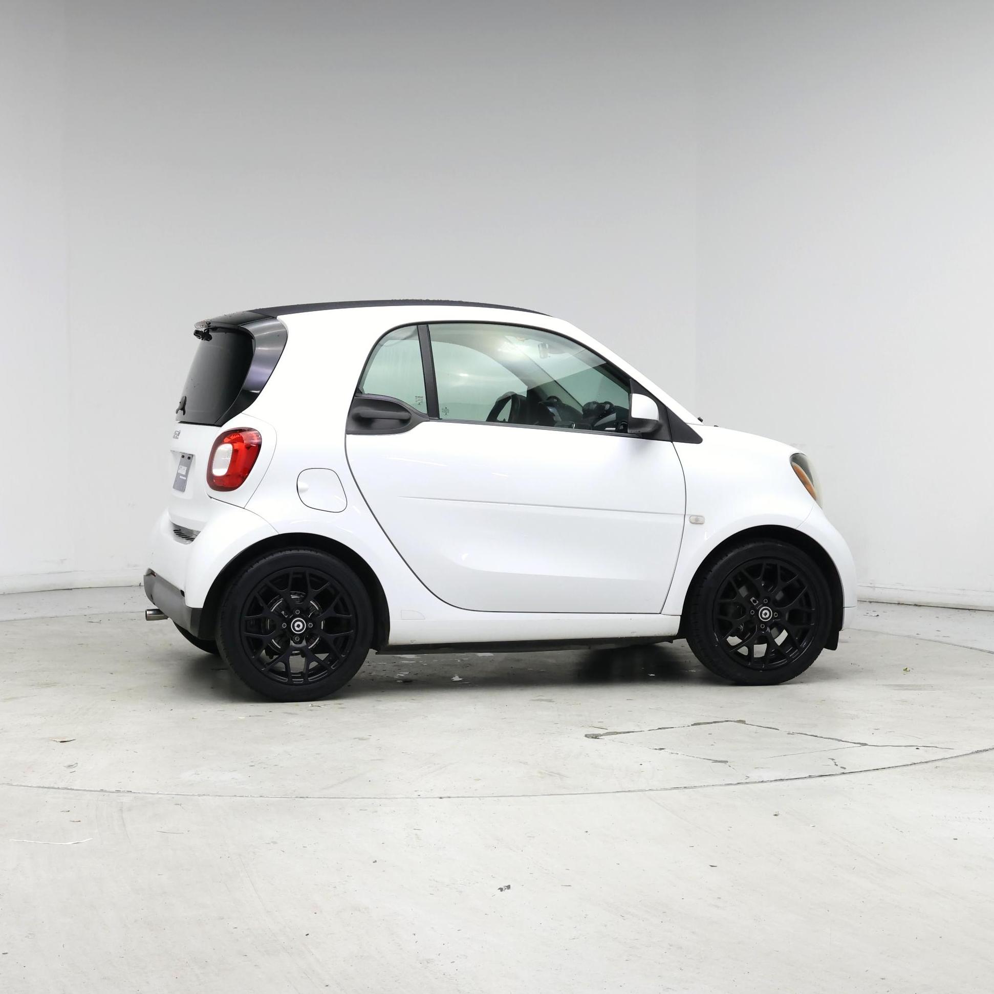 Thumbnail: 2016 smart fortwo - 7