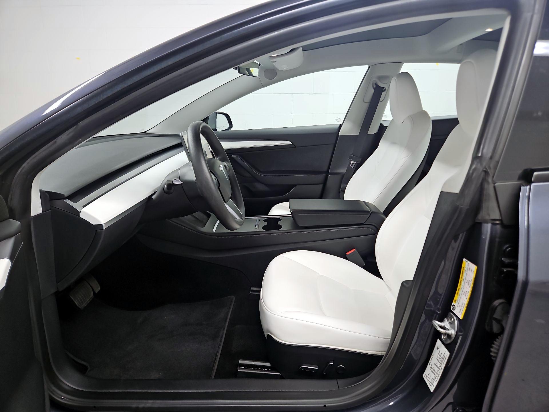 Thumbnail: 2023 Tesla Model 3 - 11