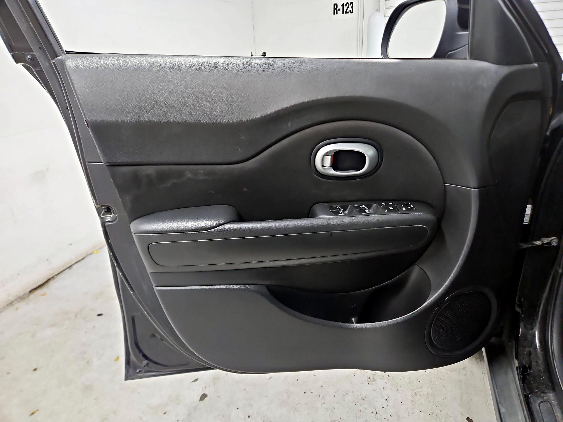 Thumbnail: 2017 Kia Soul - 12