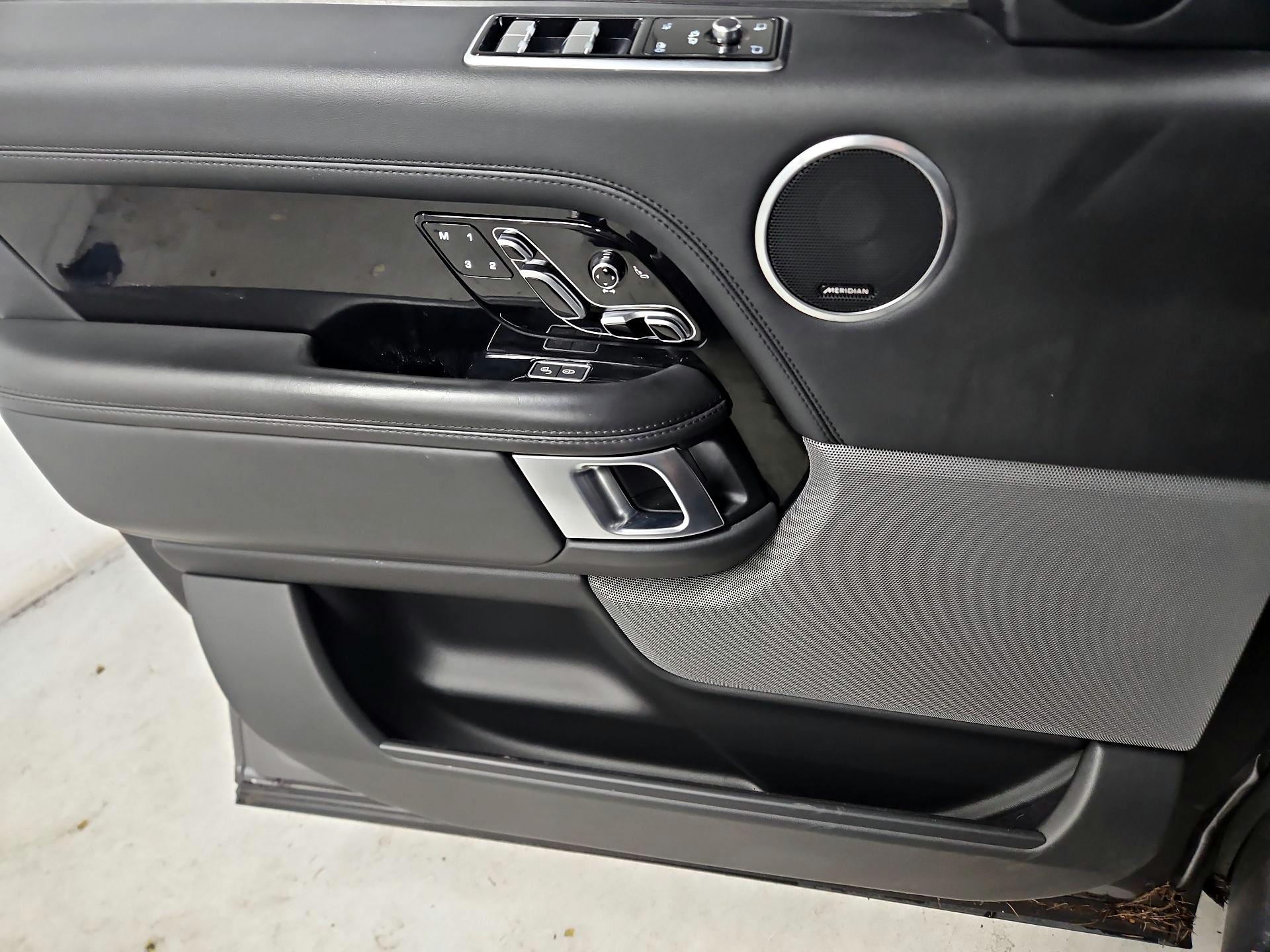 Thumbnail: 2019 Land Rover Range Rover - 12