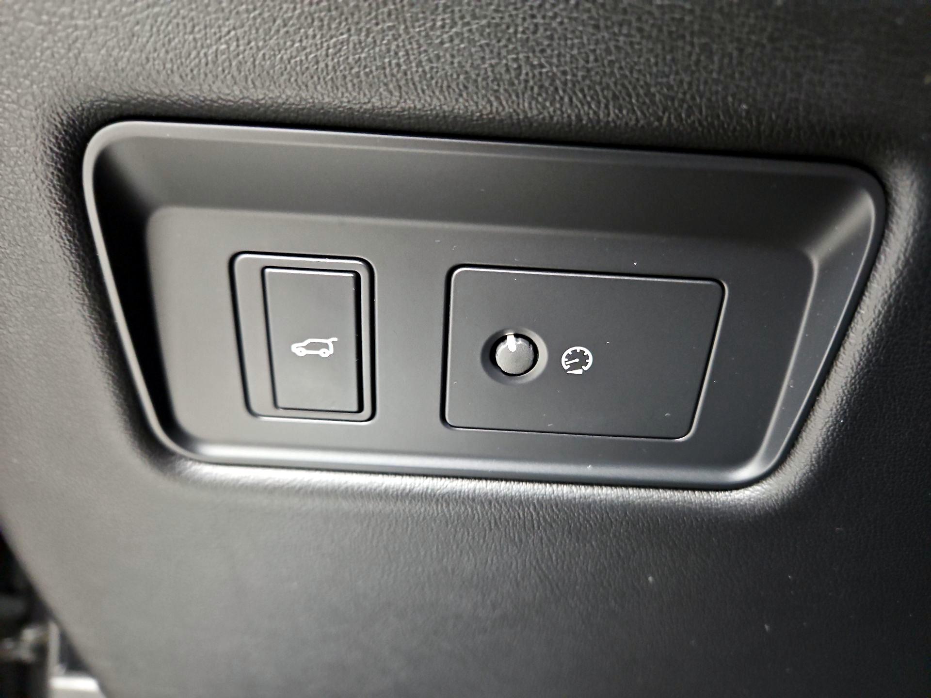 Thumbnail: 2019 Land Rover Range Rover - 13