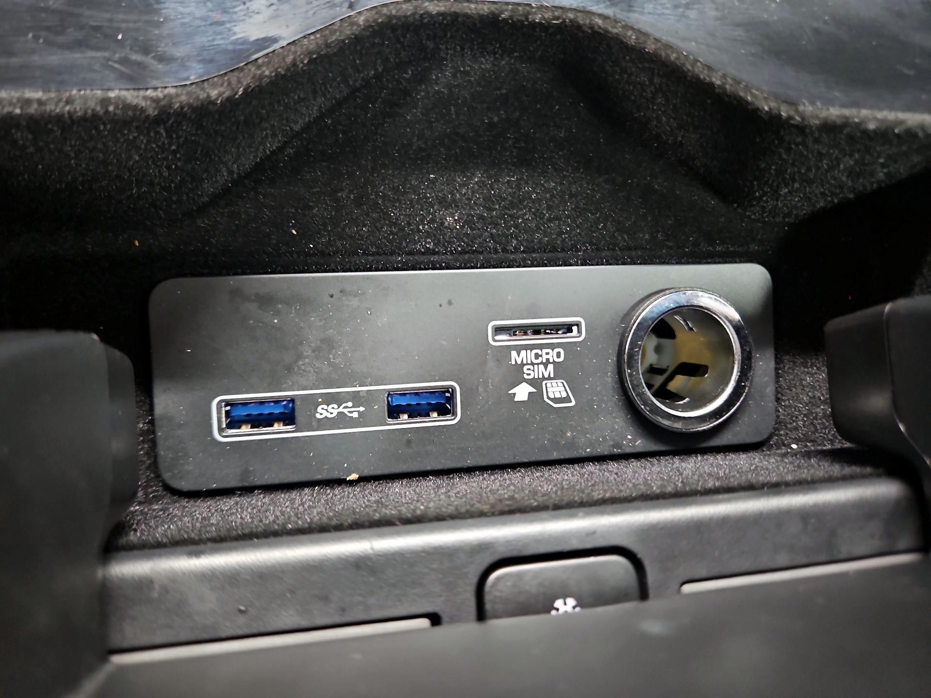 Thumbnail: 2019 Land Rover Range Rover - 19