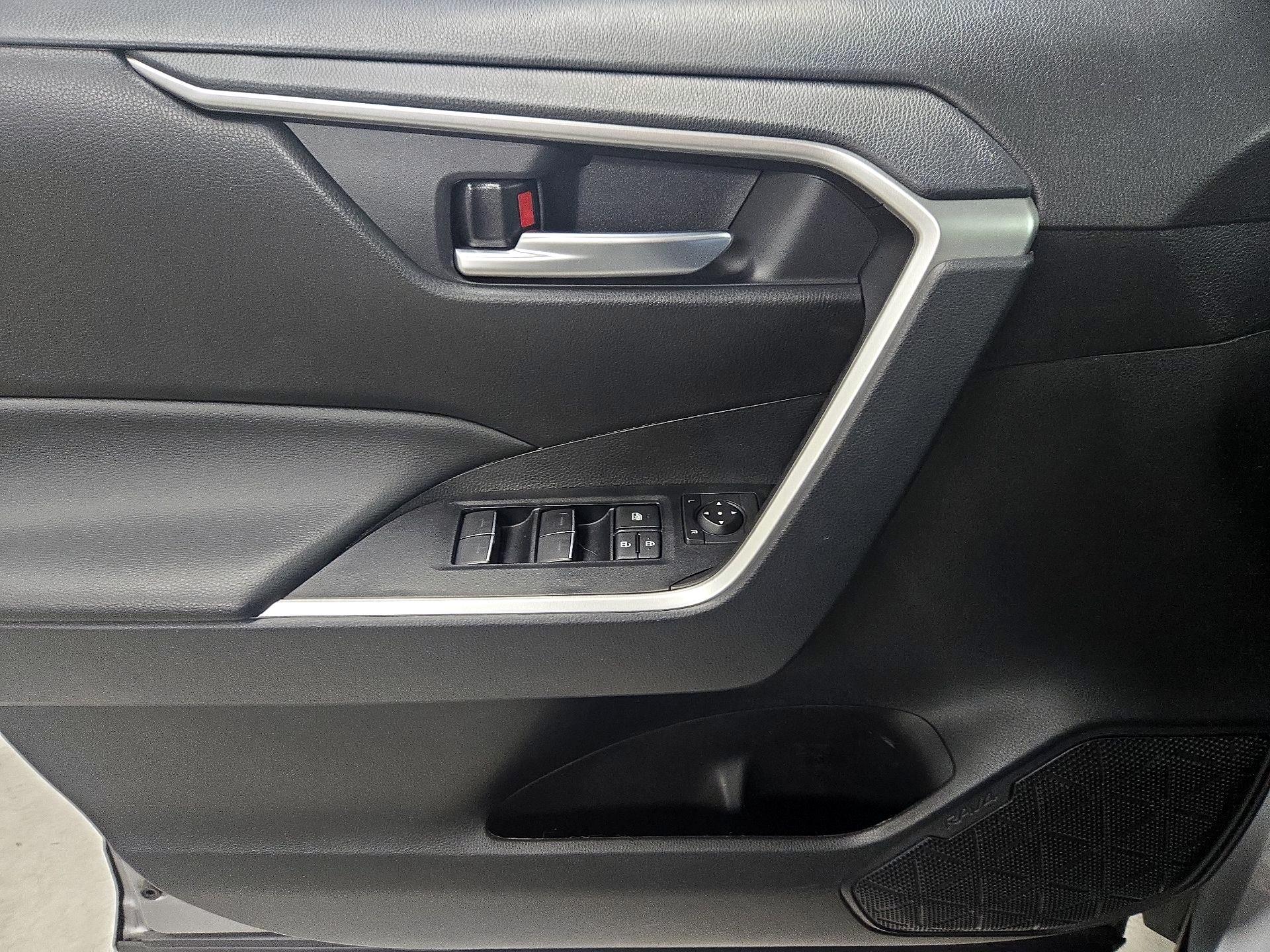 Thumbnail: 2025 Toyota RAV4 - 12