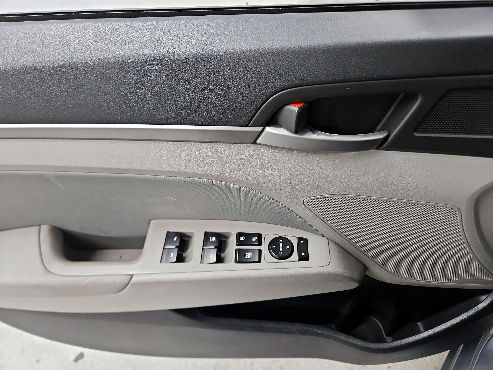 Thumbnail: 2017 Hyundai Elantra - 12