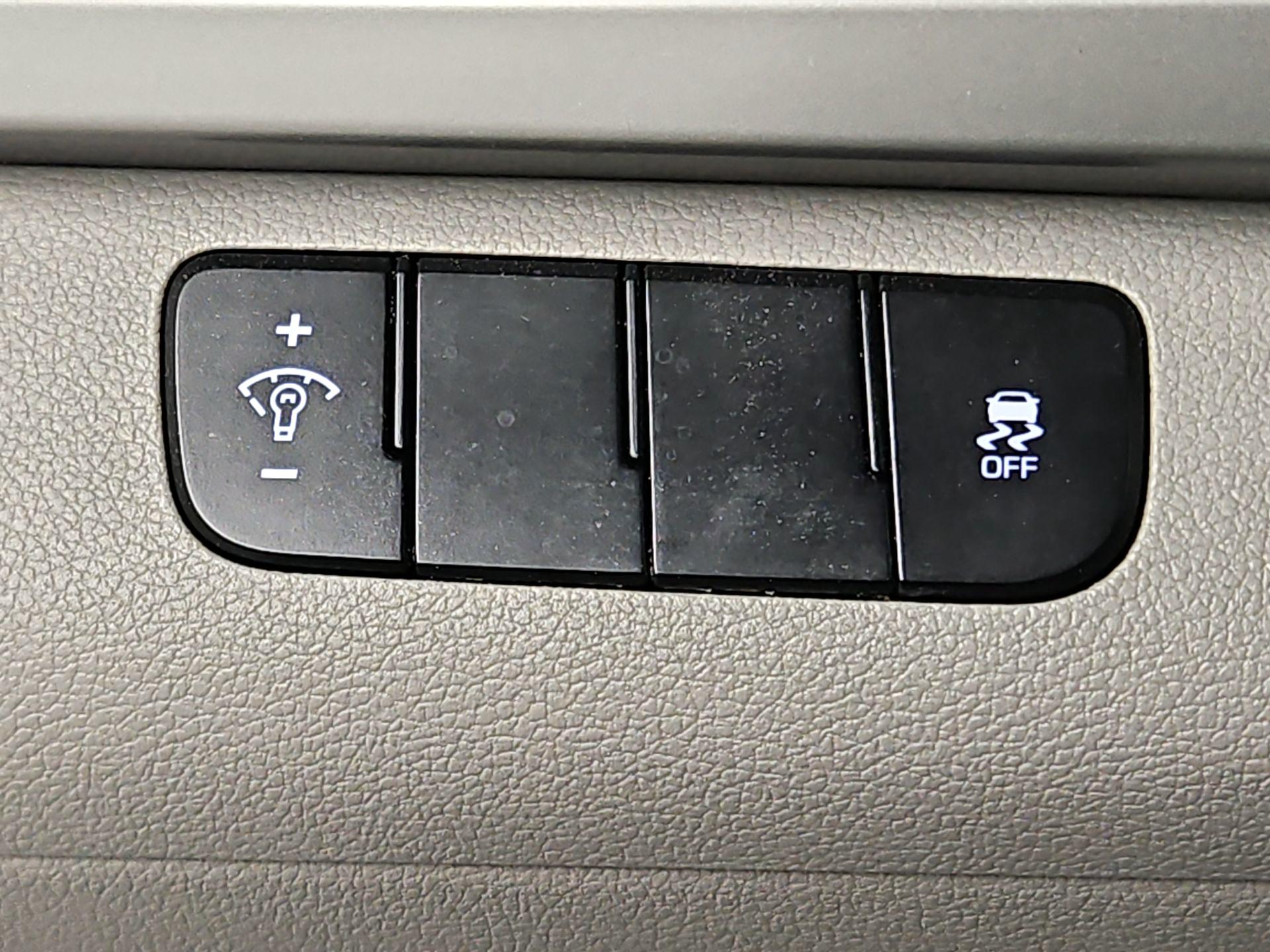 Thumbnail: 2017 Hyundai Elantra - 13