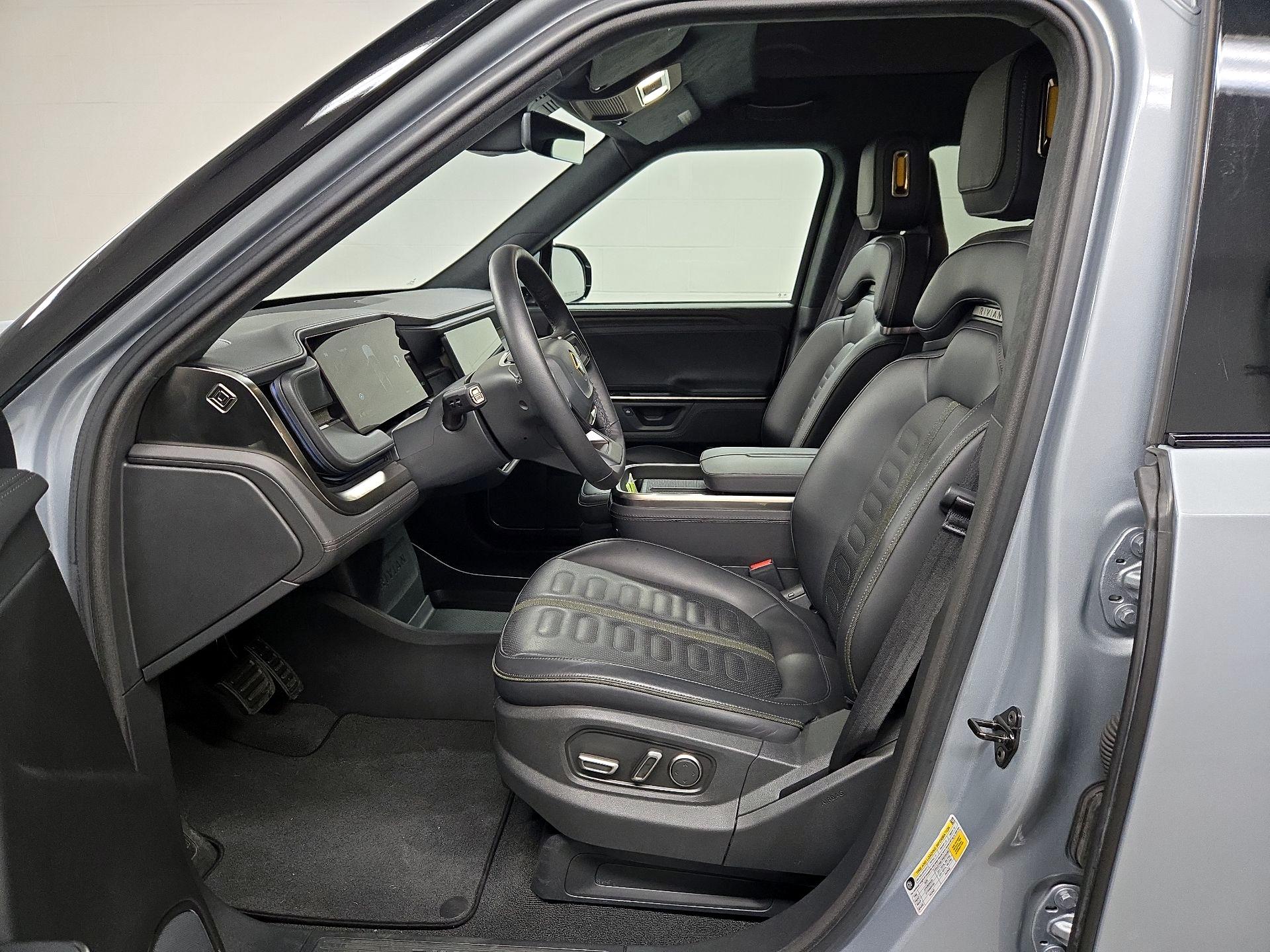 Thumbnail: 2025 Rivian R1S - 11