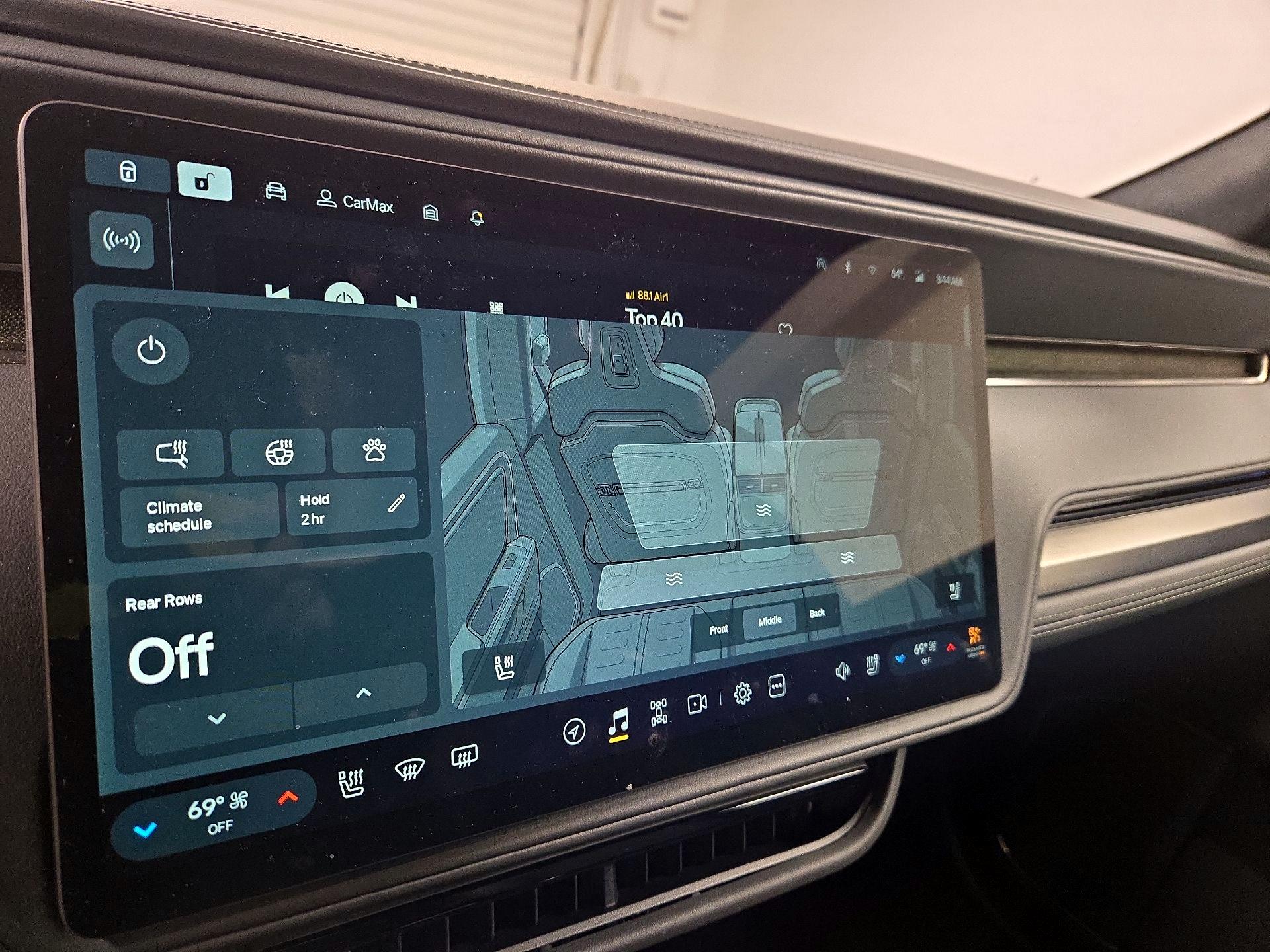 Thumbnail: 2025 Rivian R1S - 16