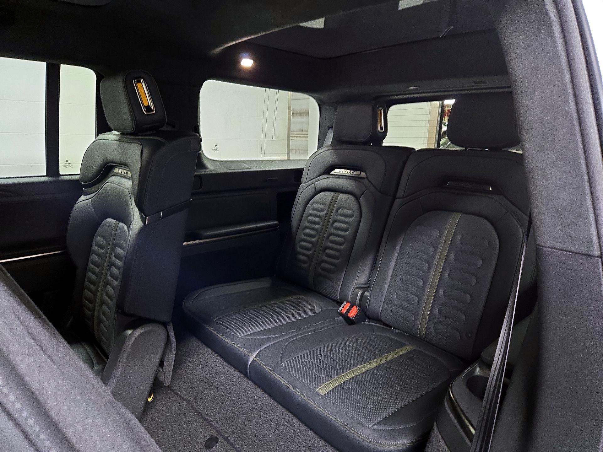 Thumbnail: 2025 Rivian R1S - 20