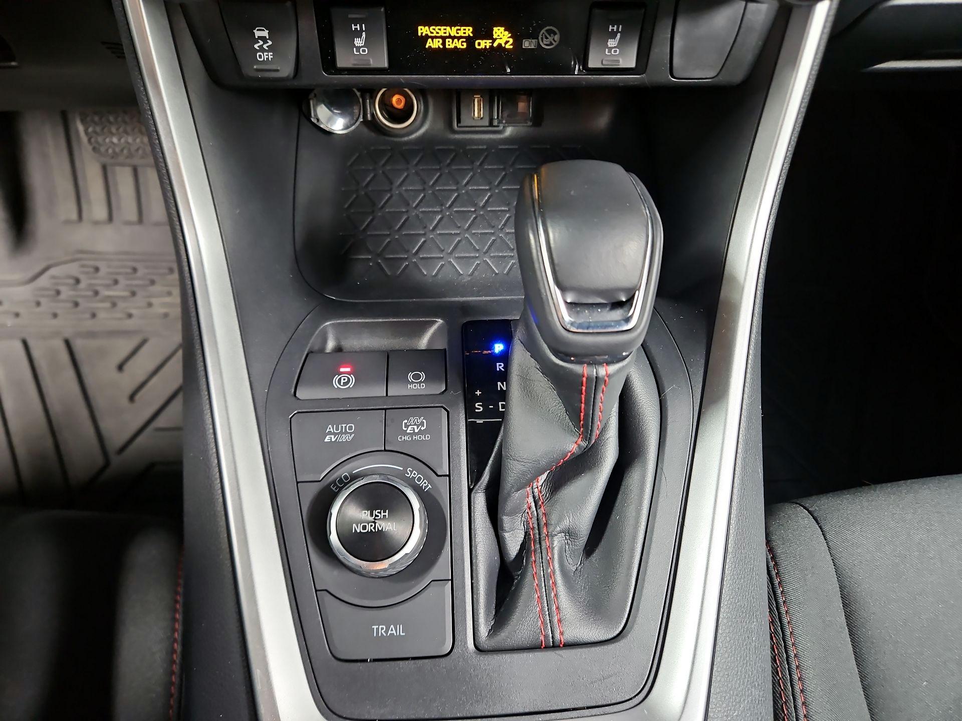 Thumbnail: 2021 Toyota RAV4 - 17