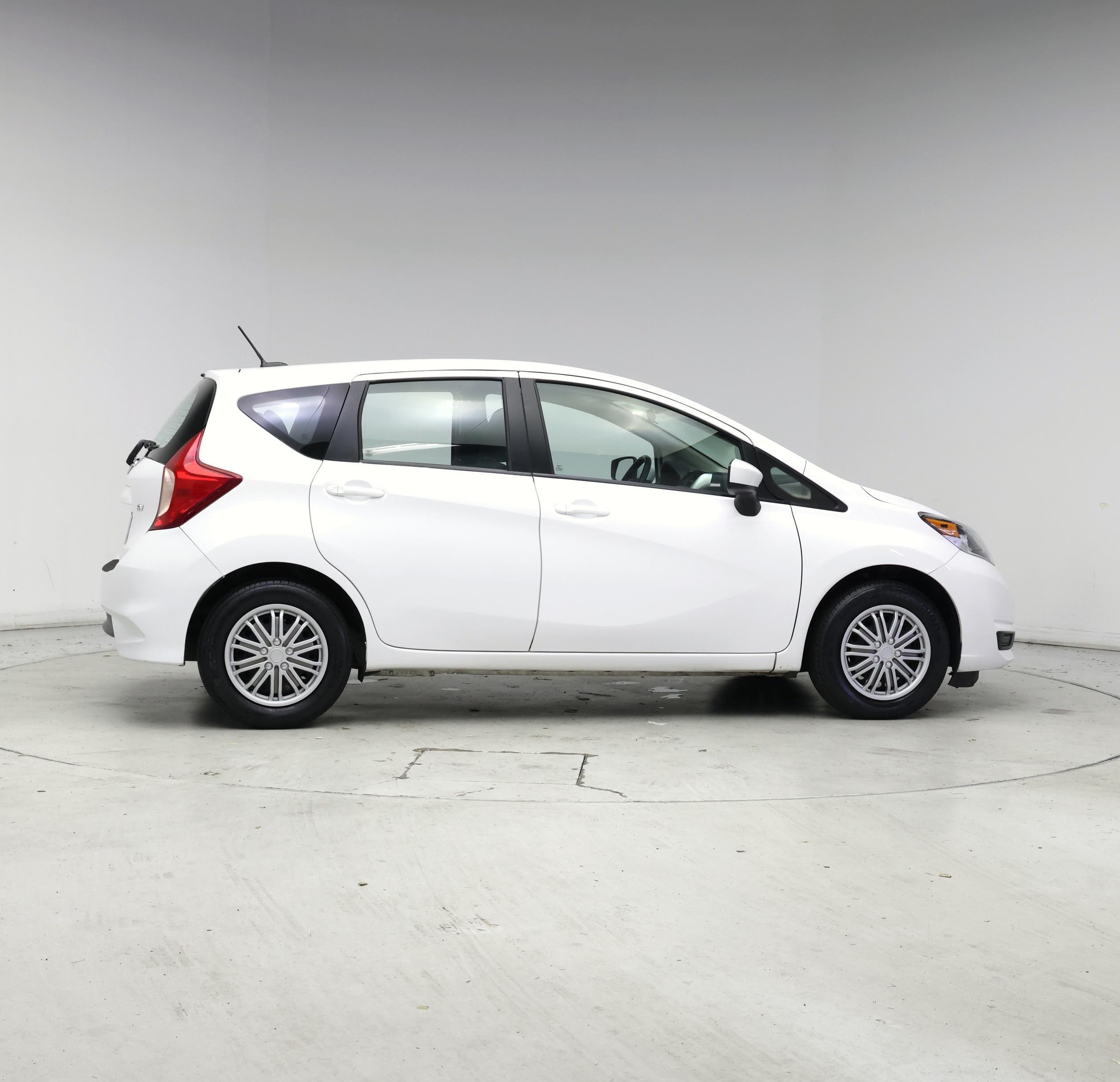 Thumbnail: 2017 Nissan Versa Note - 7