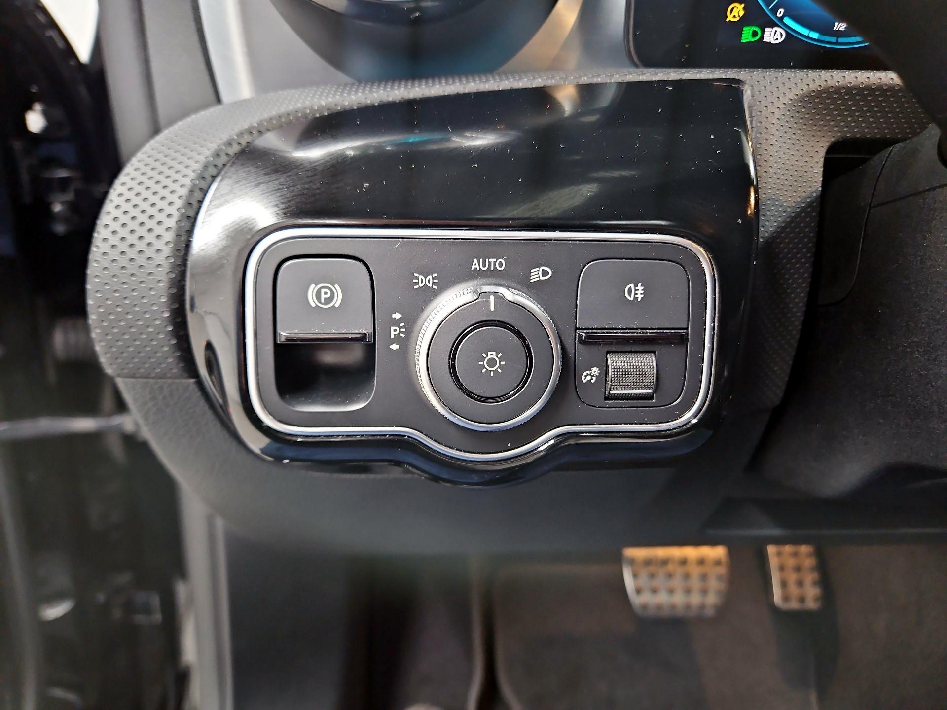 Thumbnail: 2022 Mercedes-Benz CLA - 13