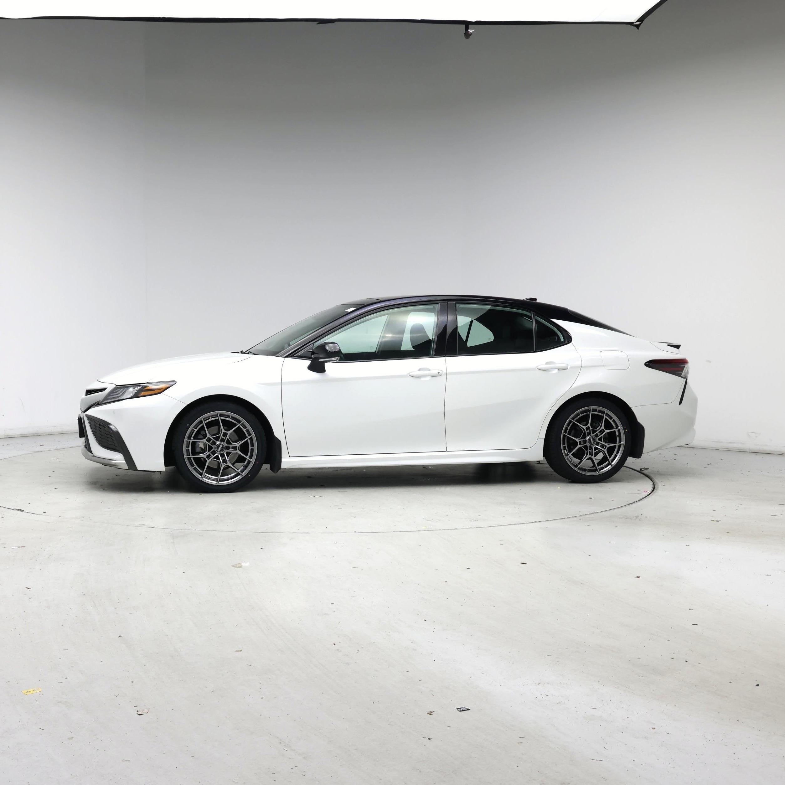 Thumbnail: 2021 Toyota Camry - 3