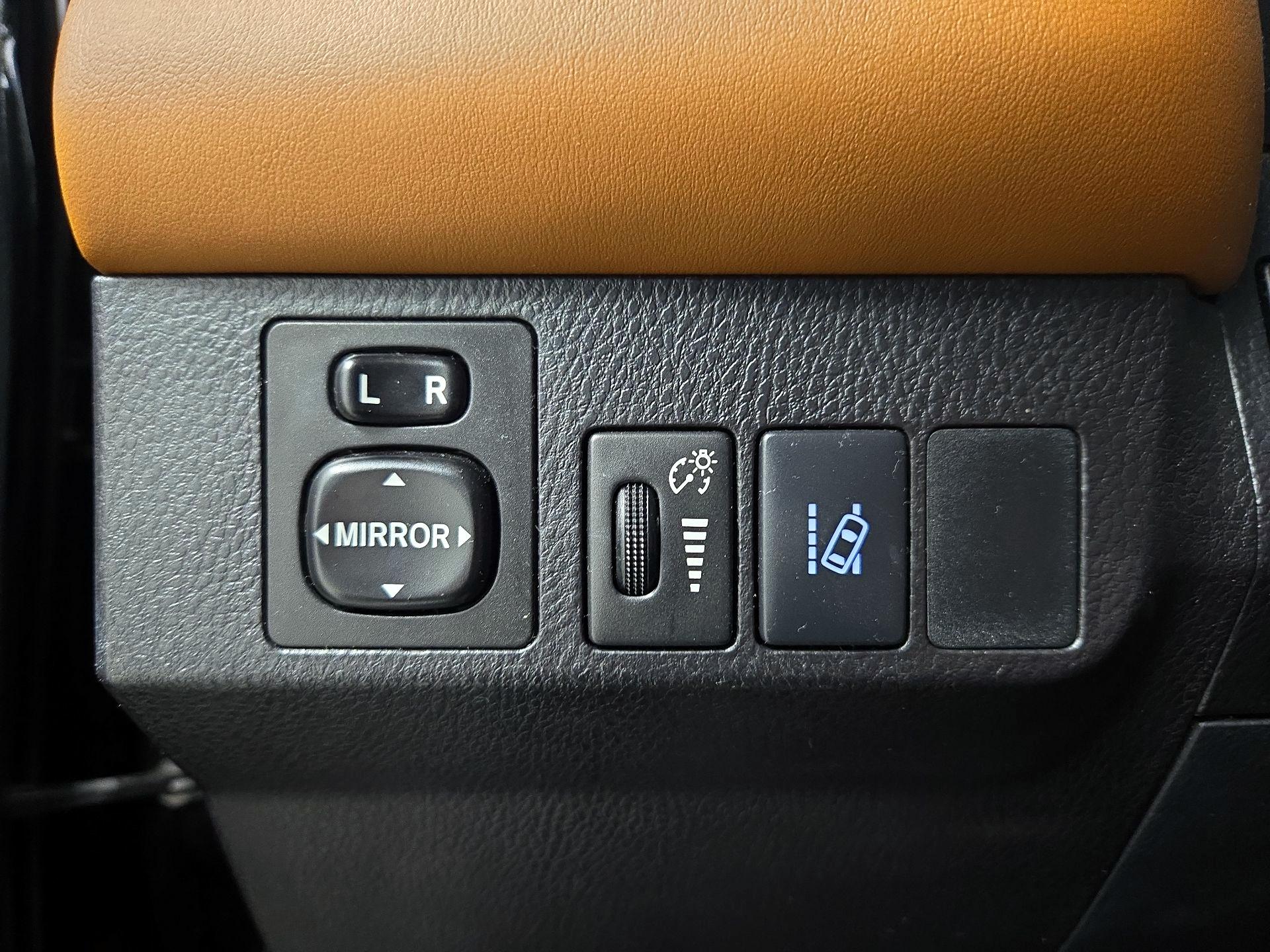 Thumbnail: 2016 Toyota RAV4 - 13