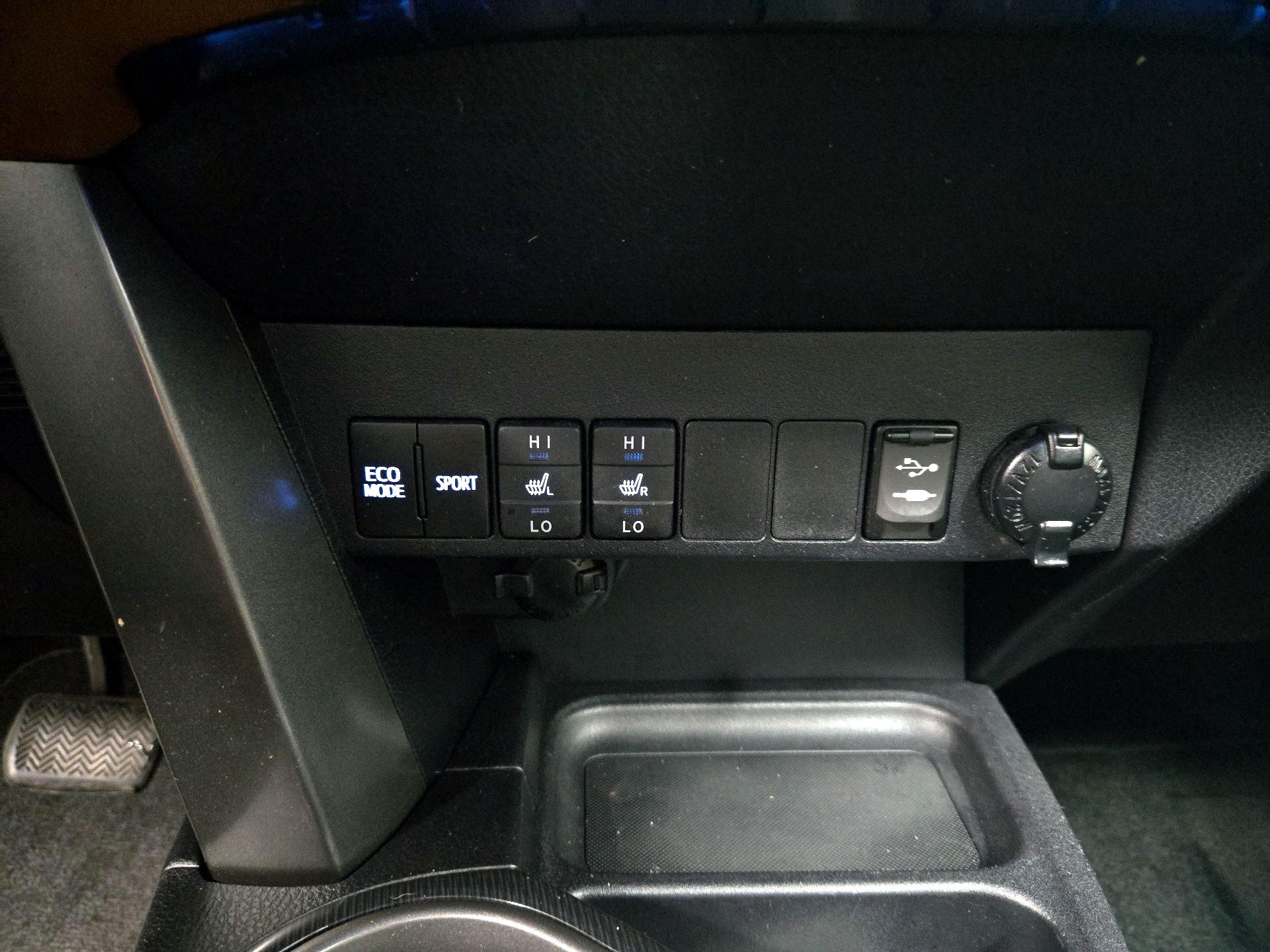 Thumbnail: 2016 Toyota RAV4 - 19