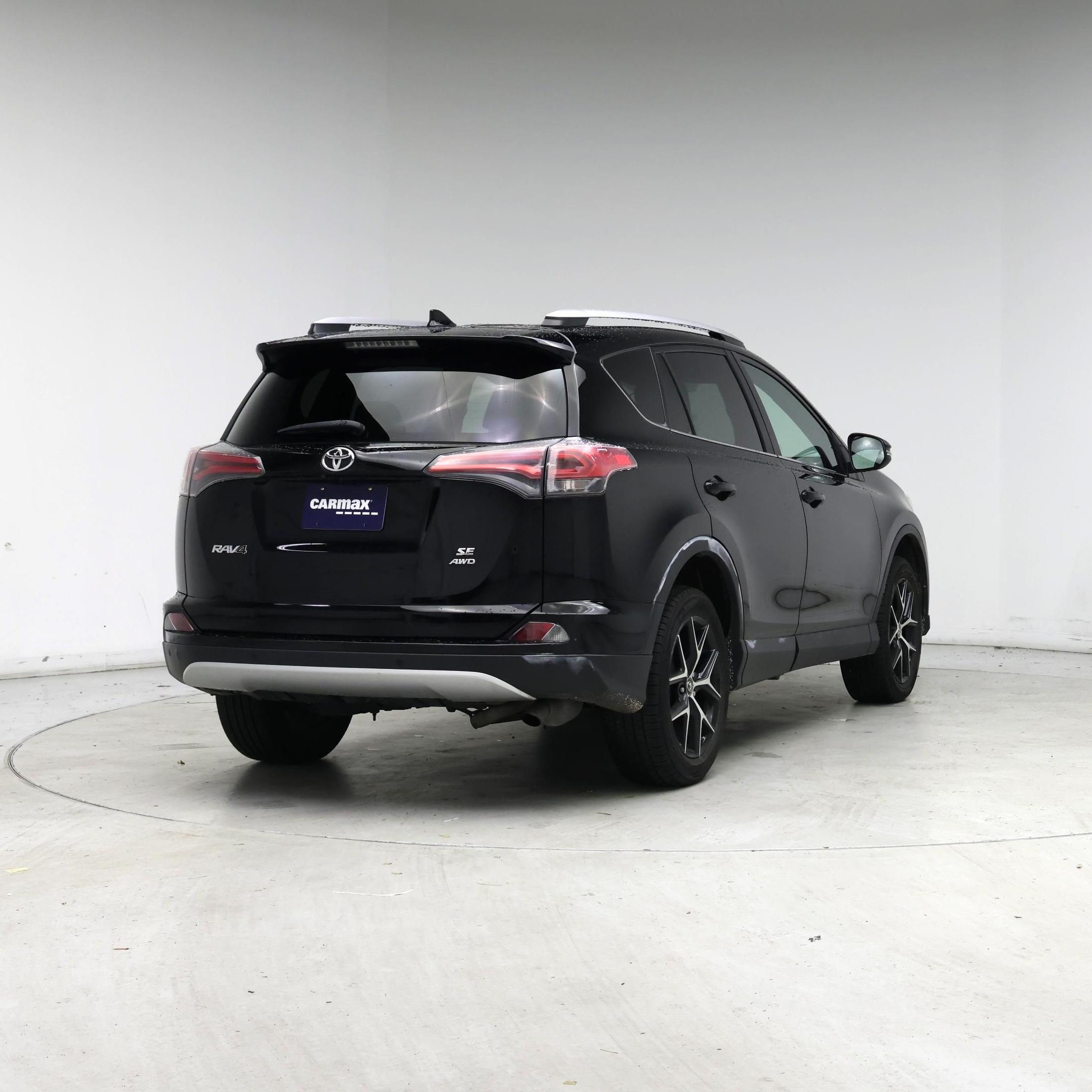 Thumbnail: 2016 Toyota RAV4 - 8
