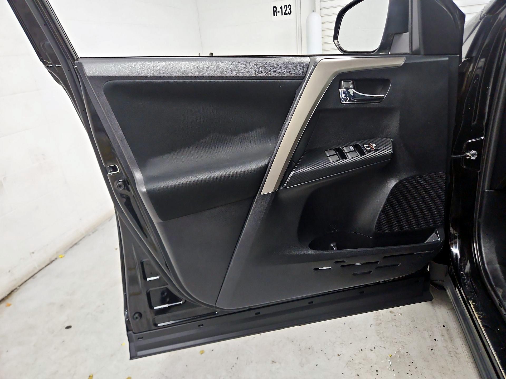 Thumbnail: 2014 Toyota RAV4 - 12