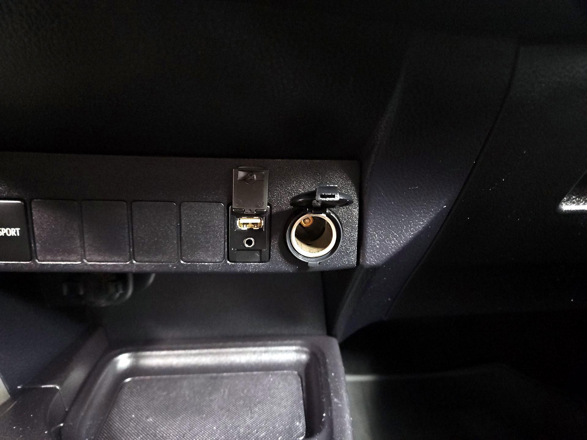 Thumbnail: 2014 Toyota RAV4 - 18